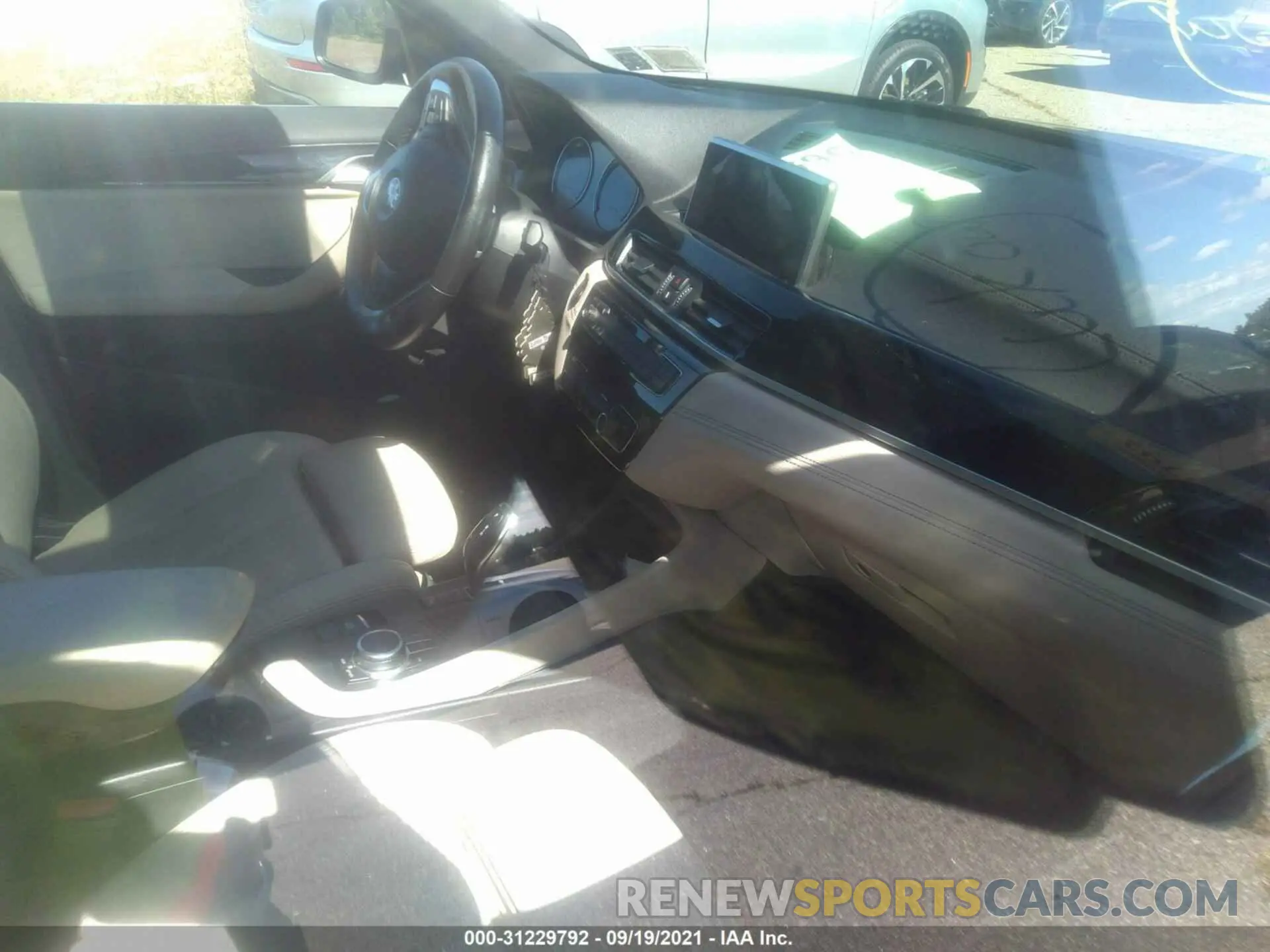 5 fotografías del automóvil dañado WBXJG9C07L5P50103 BMW X1 2020