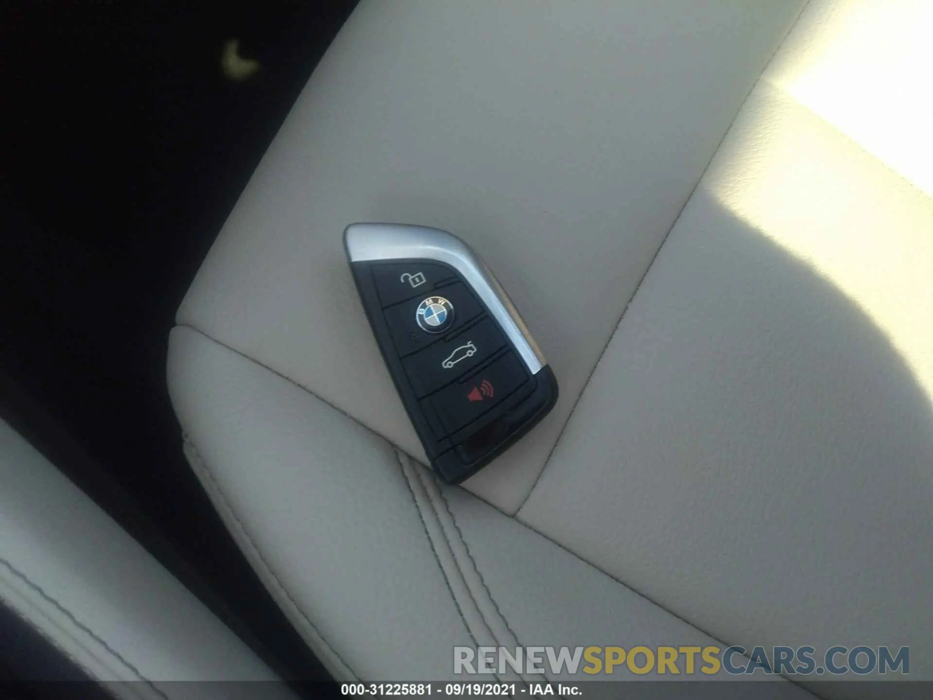 11 fotografías del automóvil dañado WBXJG9C08L5R85674 BMW X1 2020
