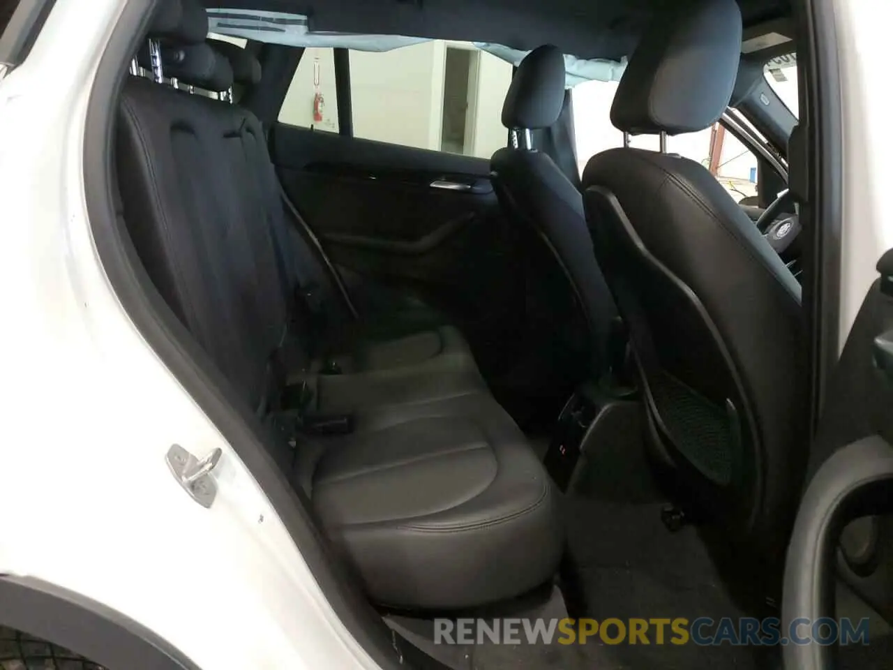 11 fotografías del automóvil dañado WBXJG9C09L3L81773 BMW X1 2020