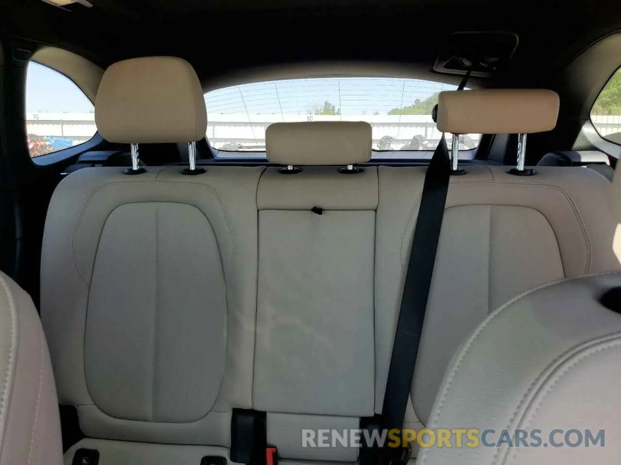 10 fotografías del automóvil dañado WBXJG9C09L5R23653 BMW X1 2020