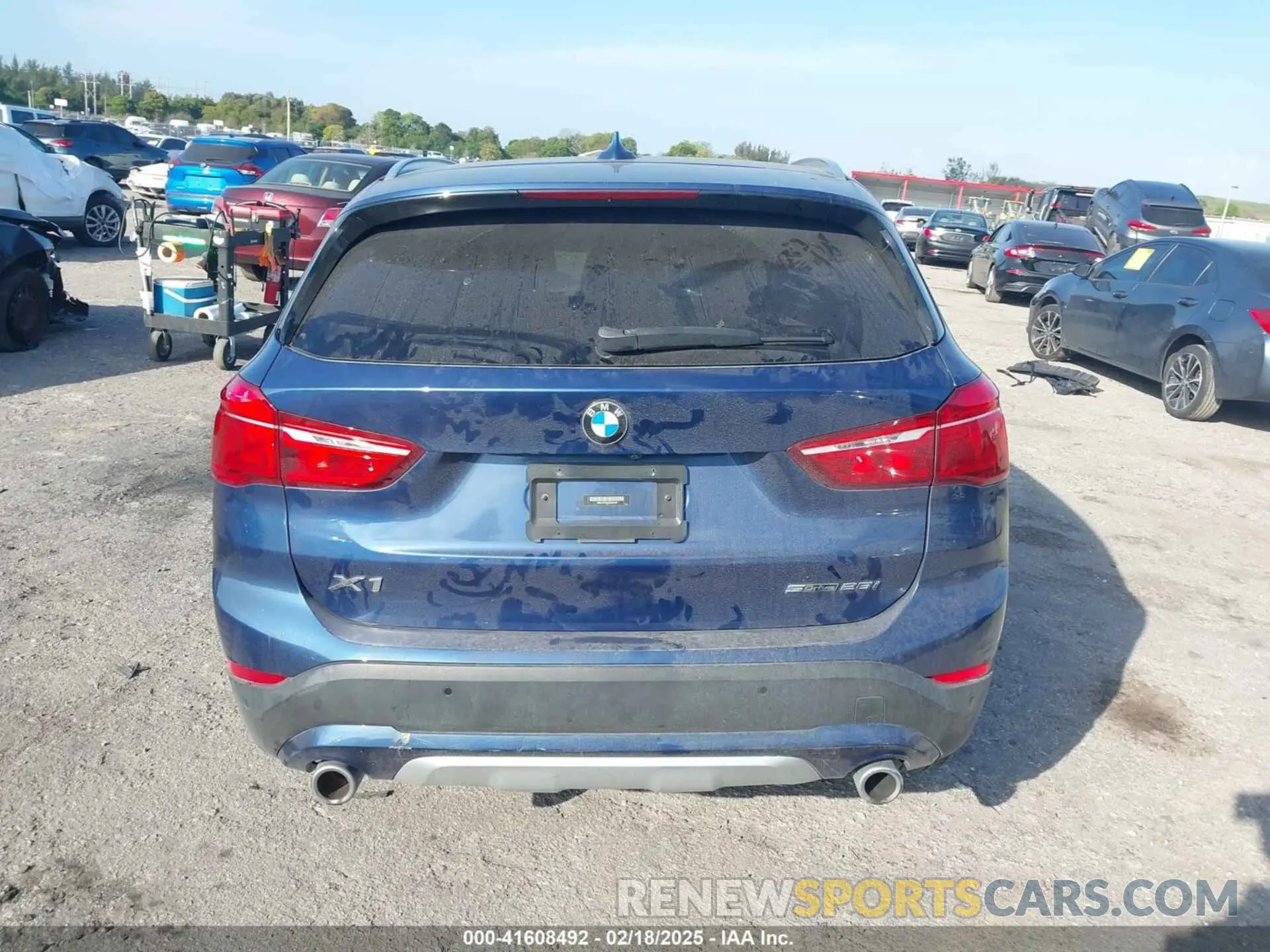 17 fotografías del automóvil dañado WBXJG7C00M5S20495 BMW X1 2021