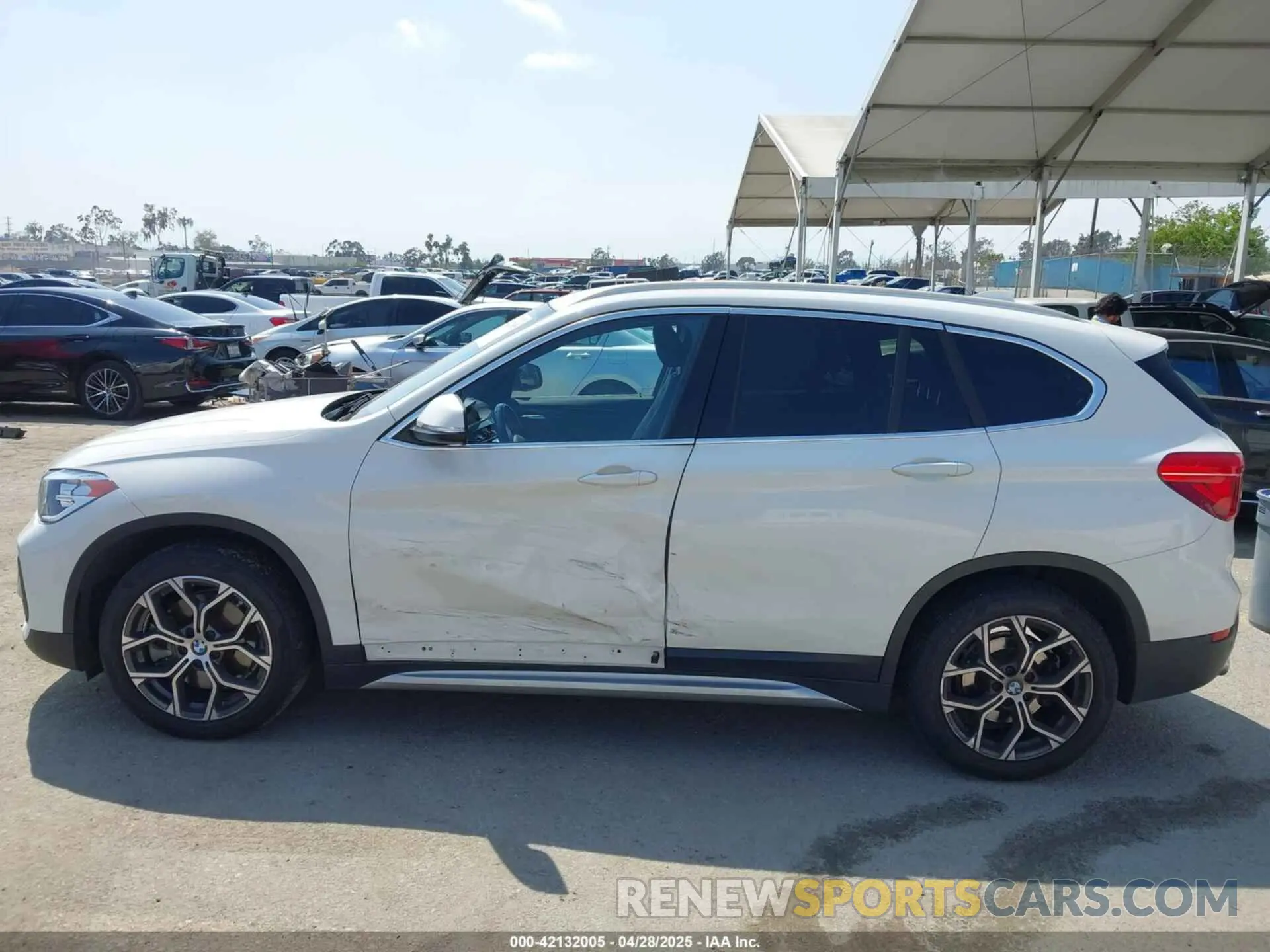 14 fotografías del automóvil dañado WBXJG7C01M3M73496 BMW X1 2021