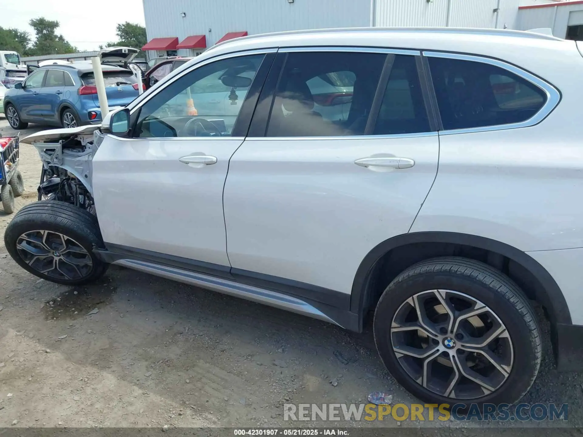 15 fotografías del automóvil dañado WBXJG7C06M5S95797 BMW X1 2021