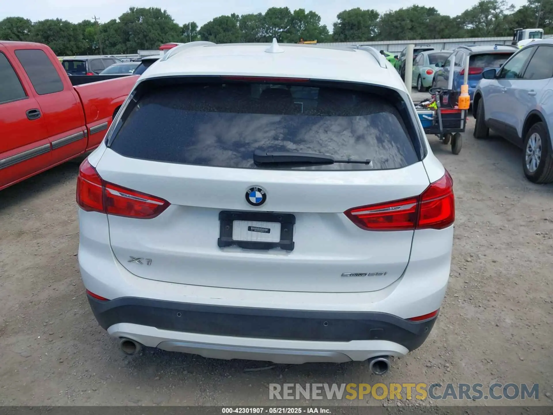 17 fotografías del automóvil dañado WBXJG7C06M5S95797 BMW X1 2021