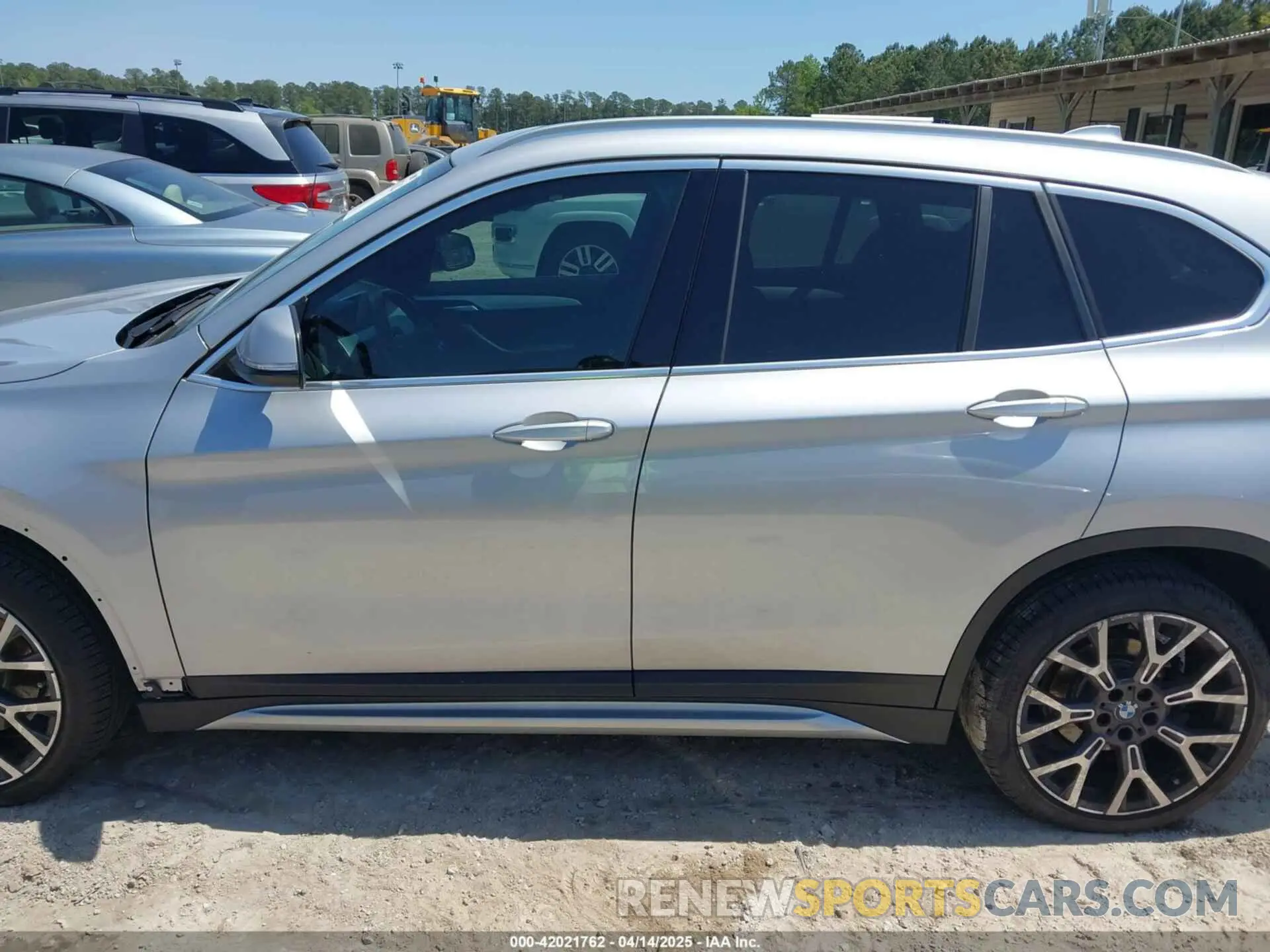 14 fotografías del automóvil dañado WBXJG7C06M5T14235 BMW X1 2021