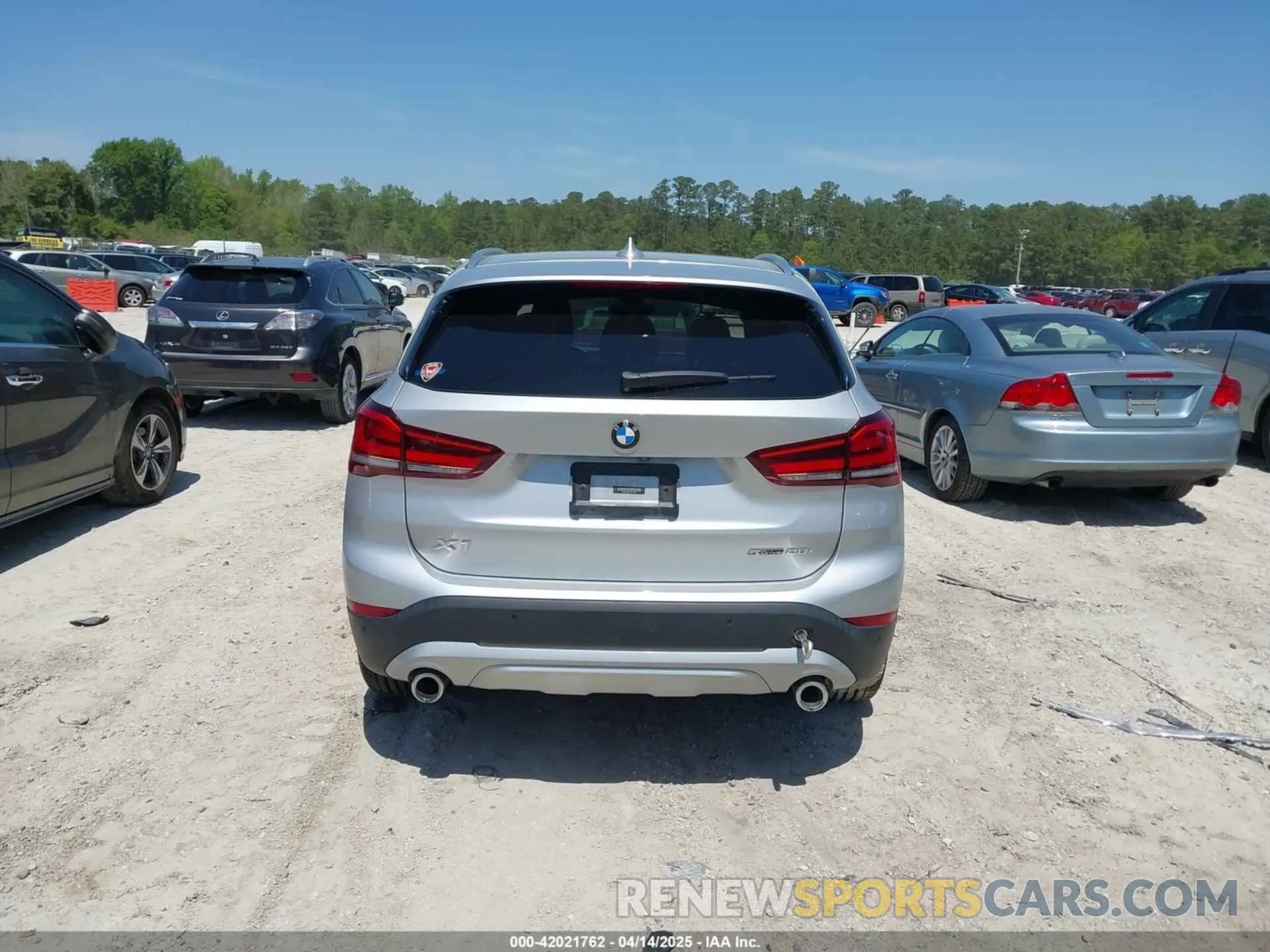 16 fotografías del automóvil dañado WBXJG7C06M5T14235 BMW X1 2021