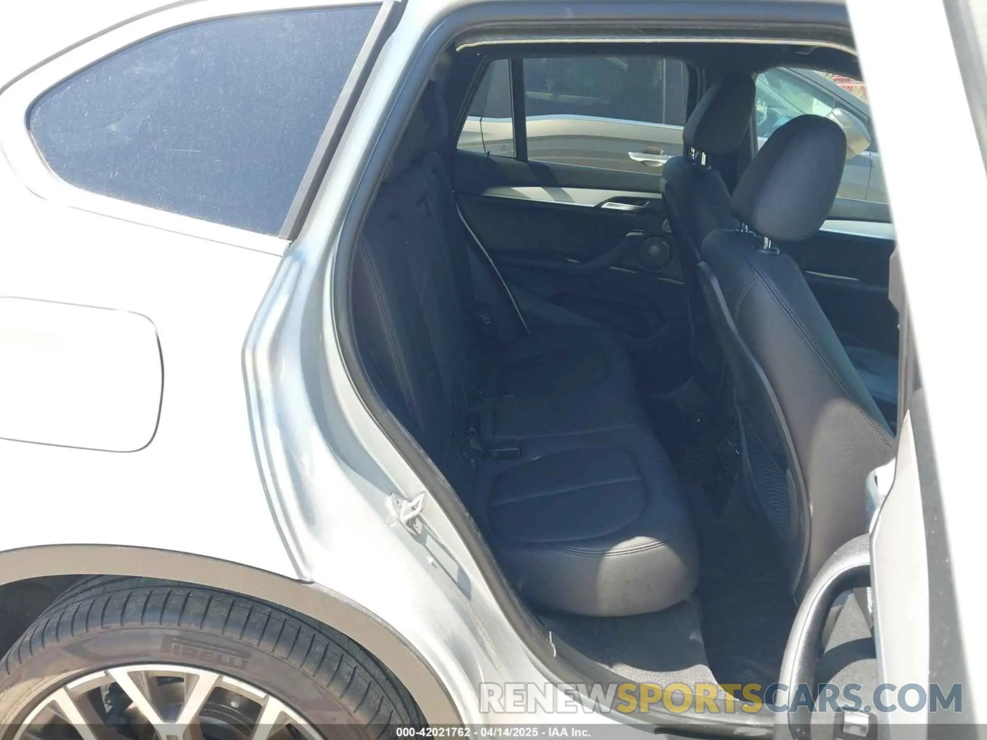 8 fotografías del automóvil dañado WBXJG7C06M5T14235 BMW X1 2021