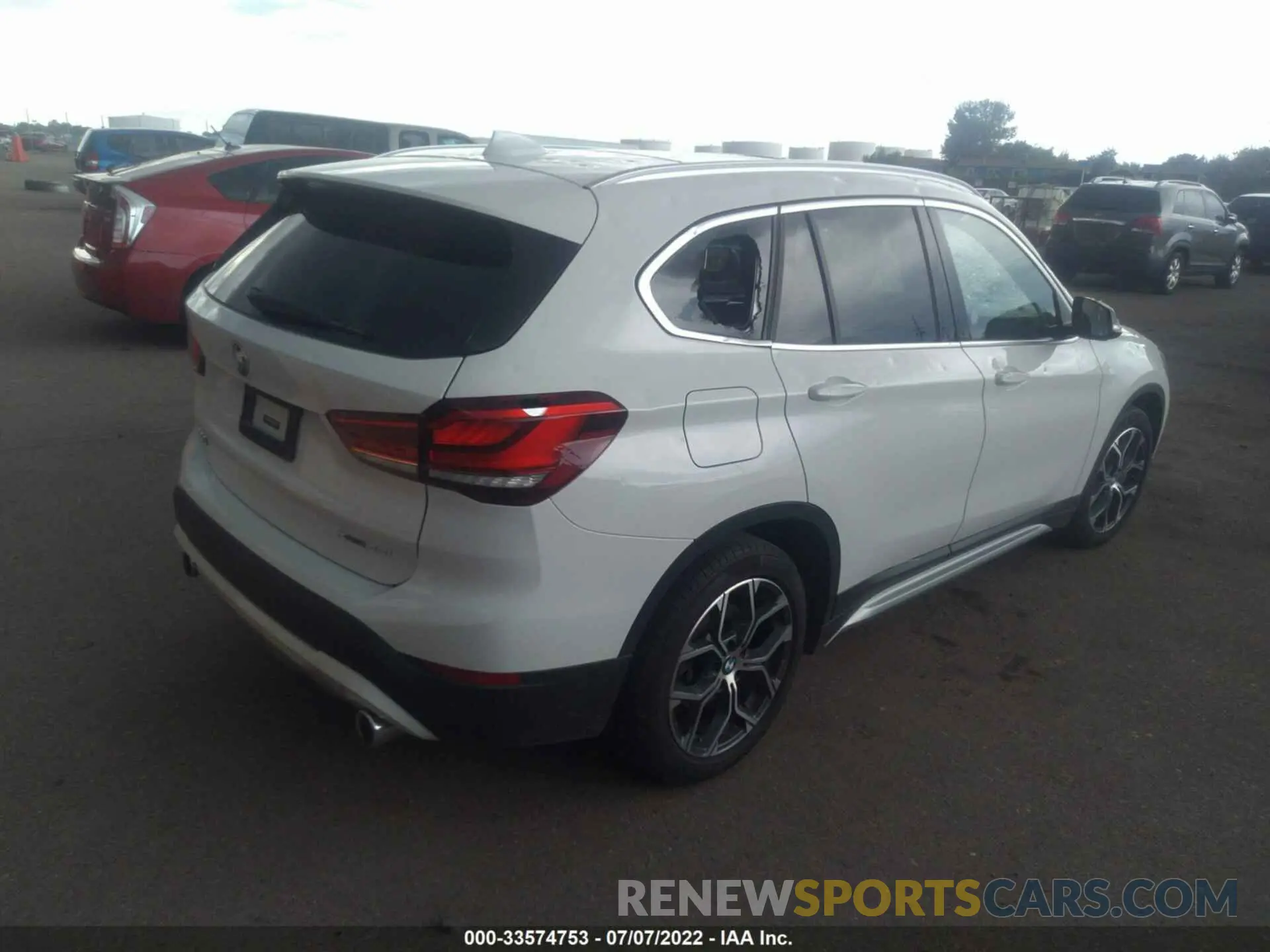 4 fotografías del automóvil dañado WBXJG9C02M3M67220 BMW X1 2021