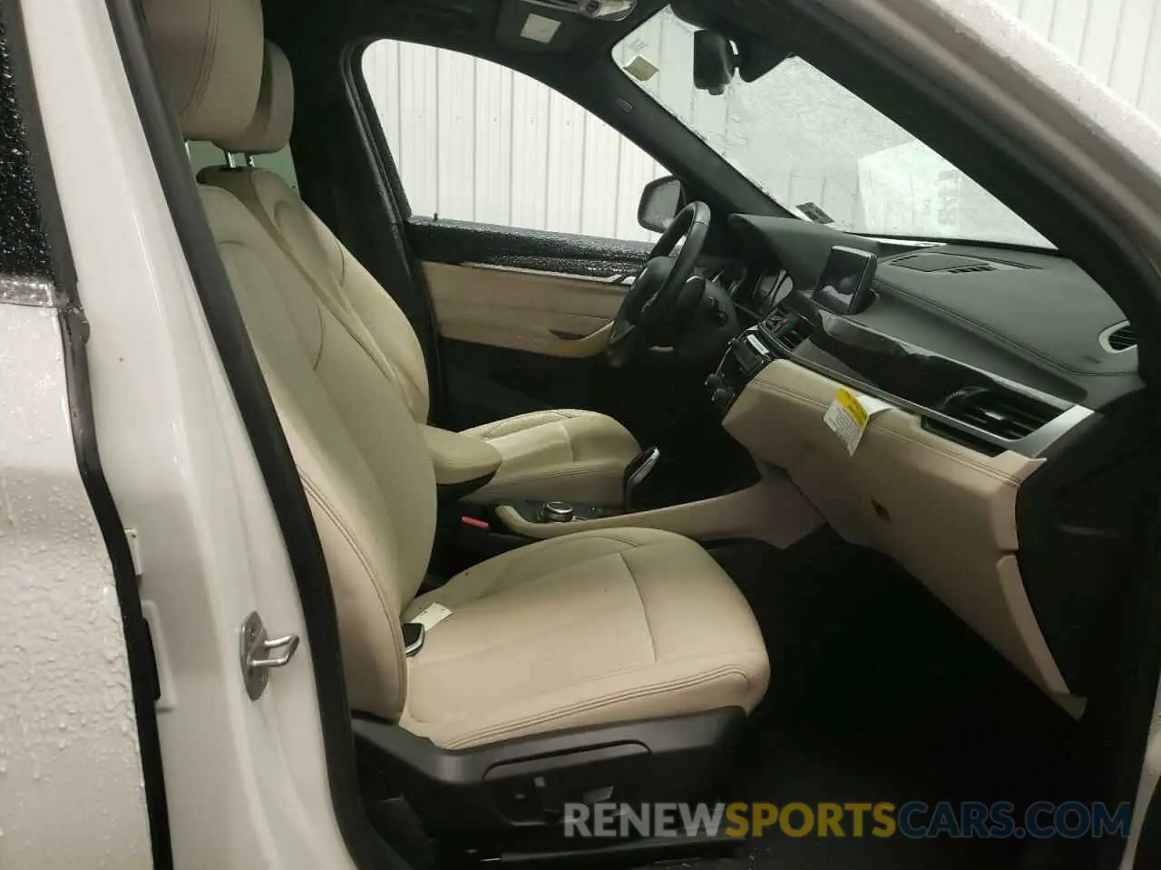 5 fotografías del automóvil dañado WBXJG9C05M5T04484 BMW X1 2021