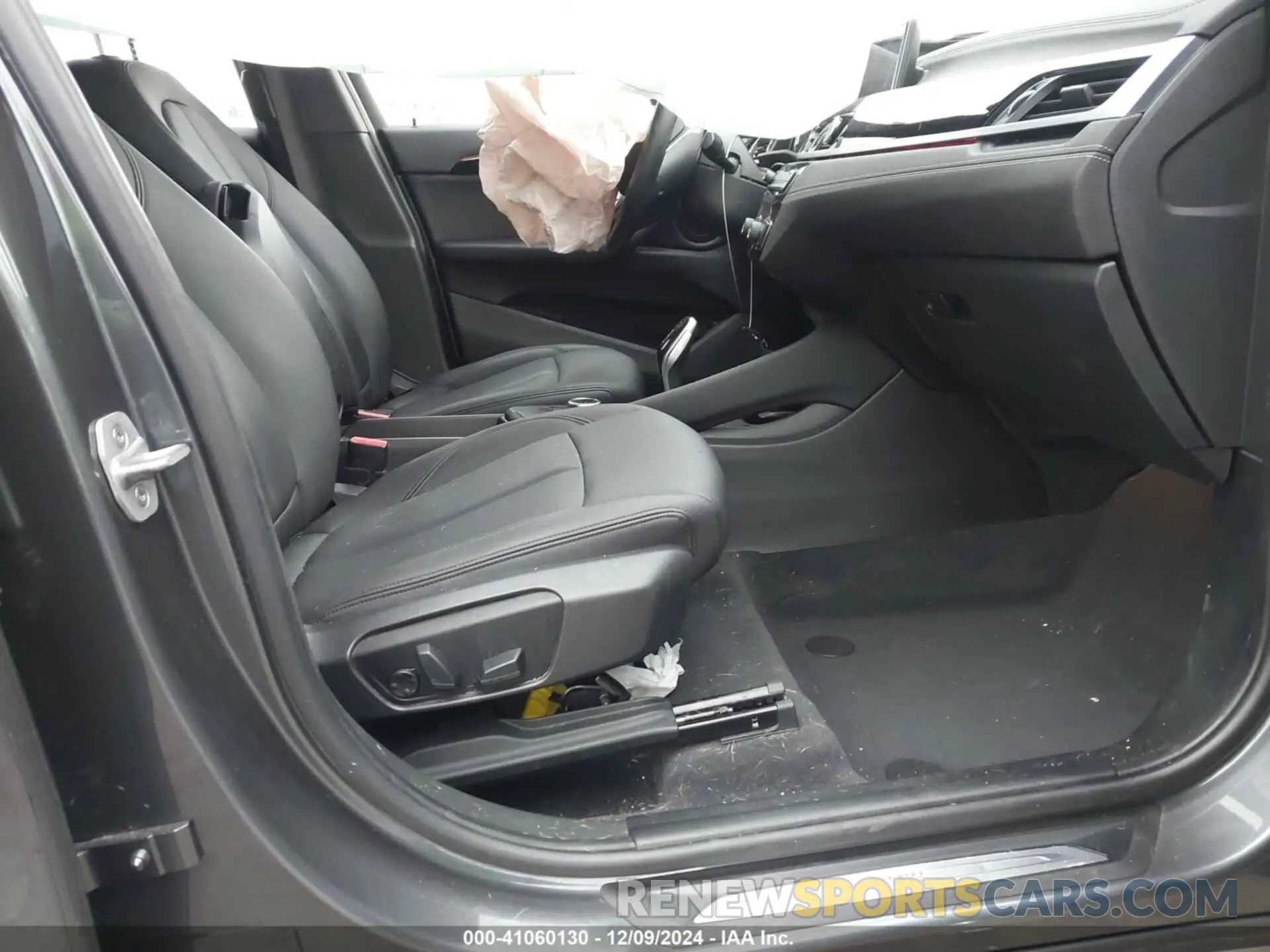 5 fotografías del automóvil dañado WBXJG9C06M5S05303 BMW X1 2021