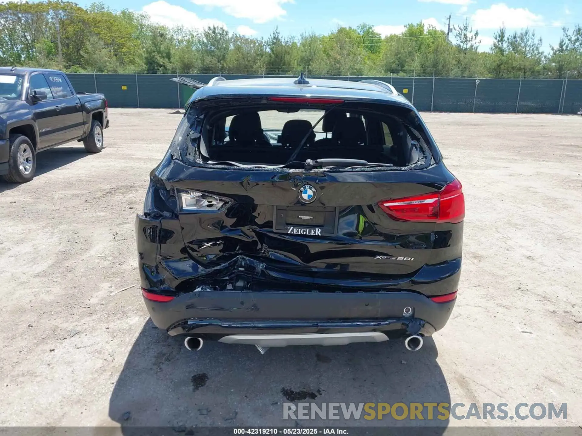 17 fotografías del automóvil dañado WBXJG9C00N5U64709 BMW X1 2022