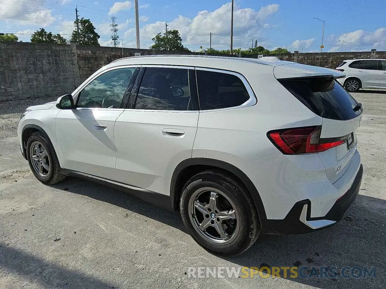 2 fotografías del automóvil dañado WBX73EF02P5X84109 BMW X1 2023