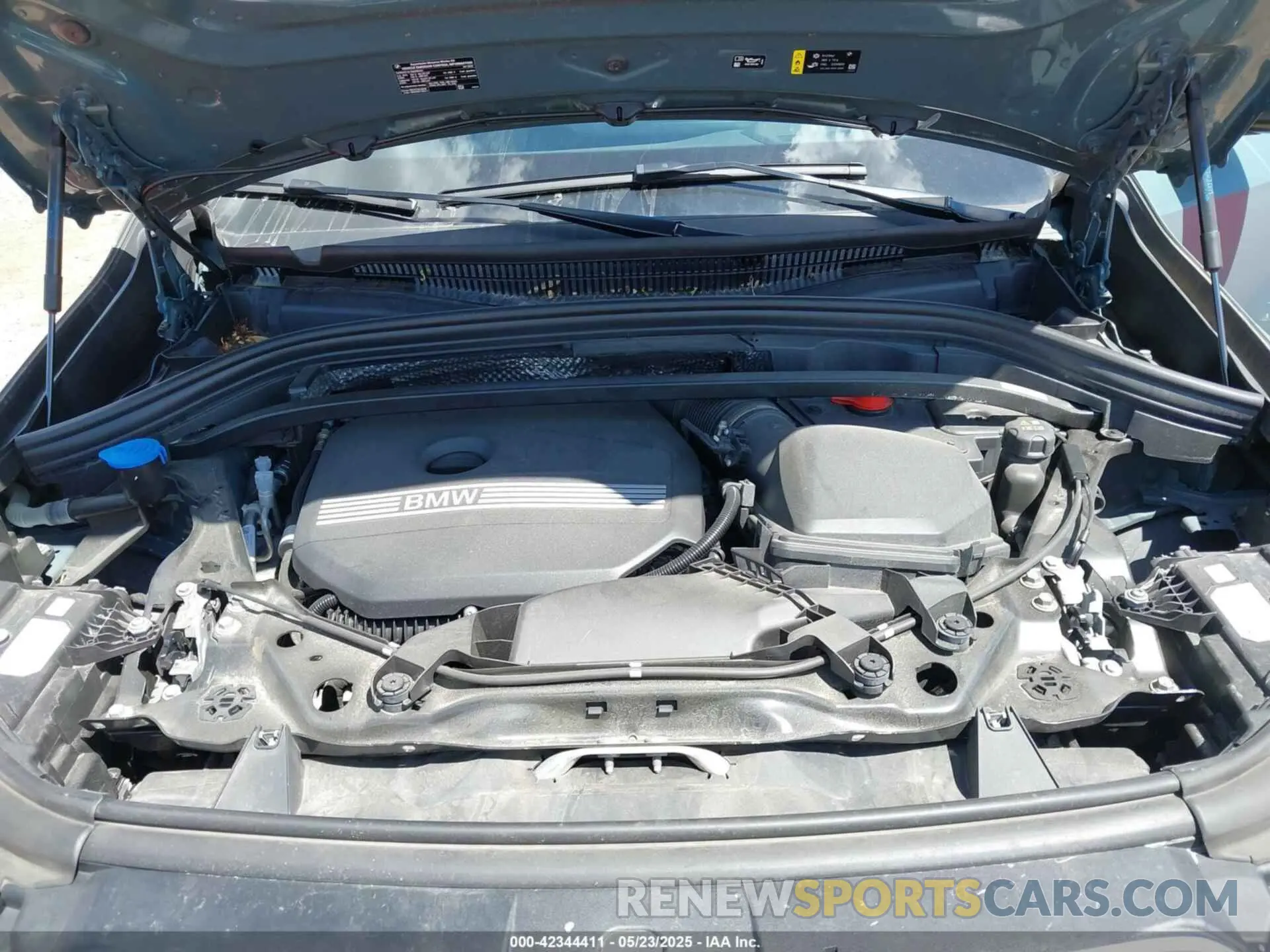 10 fotografías del automóvil dañado WBX73EF03P5V77700 BMW X1 2023