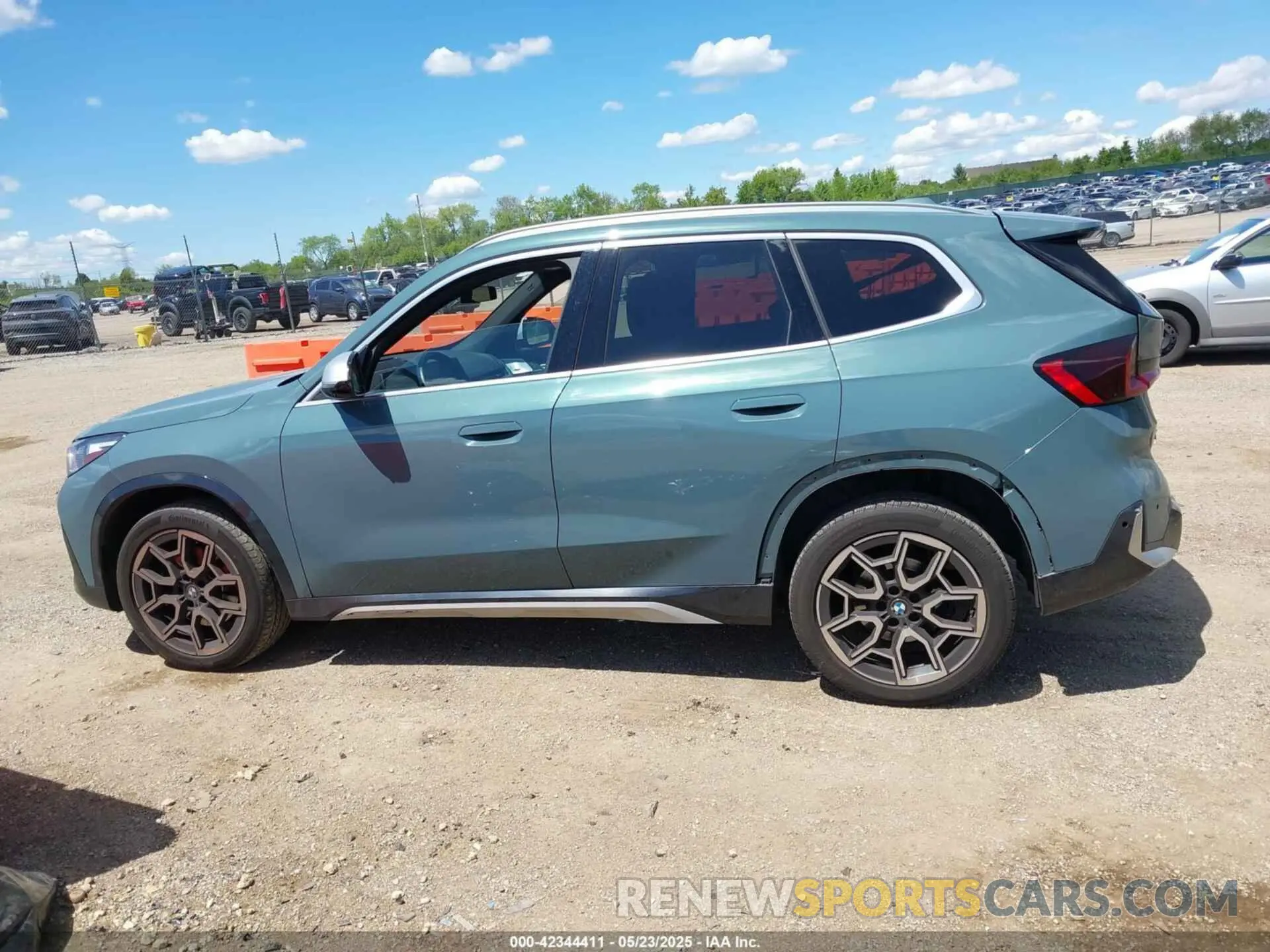 14 fotografías del automóvil dañado WBX73EF03P5V77700 BMW X1 2023