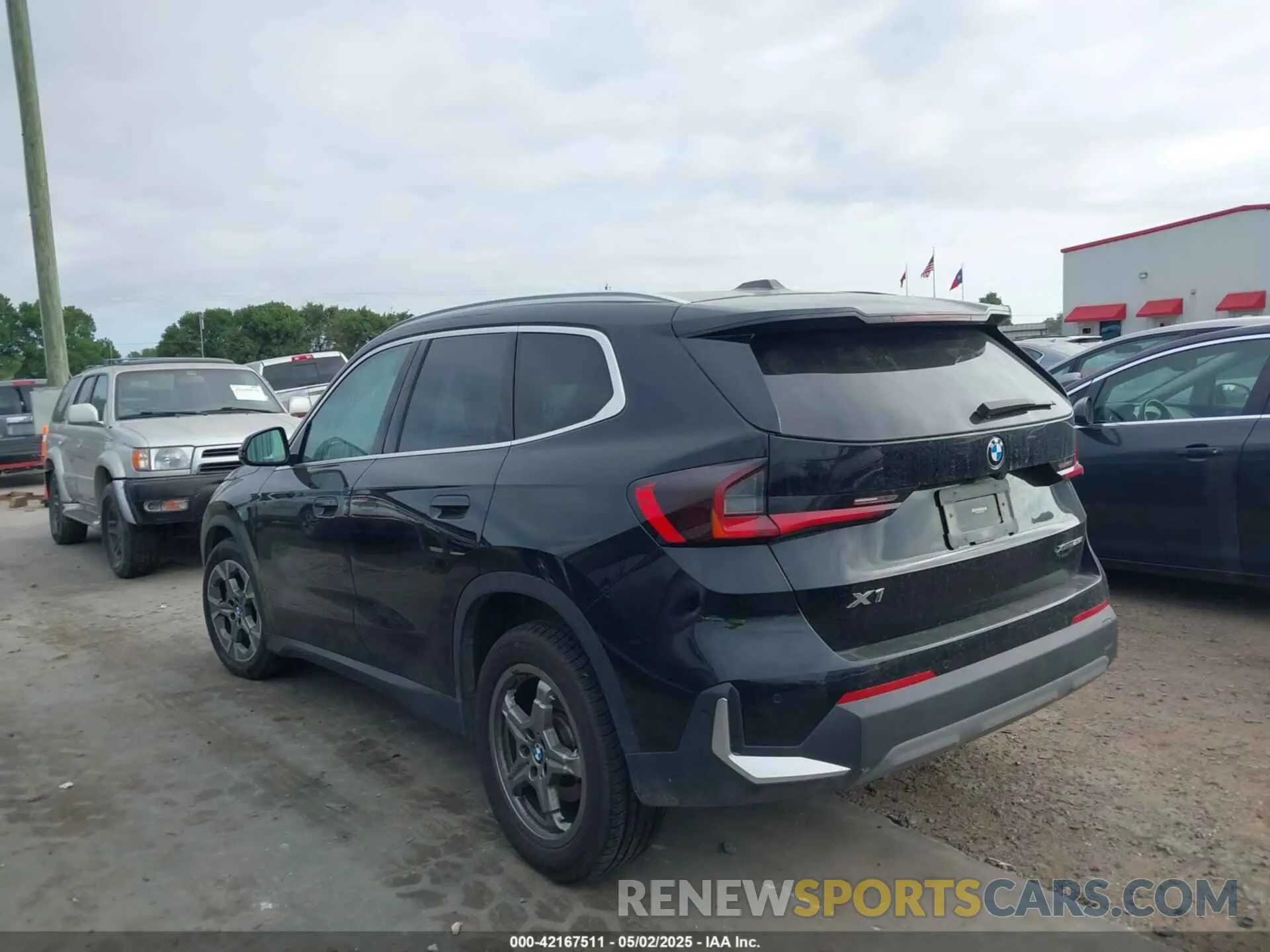 14 fotografías del automóvil dañado WBX73EF04P5W37659 BMW X1 2023