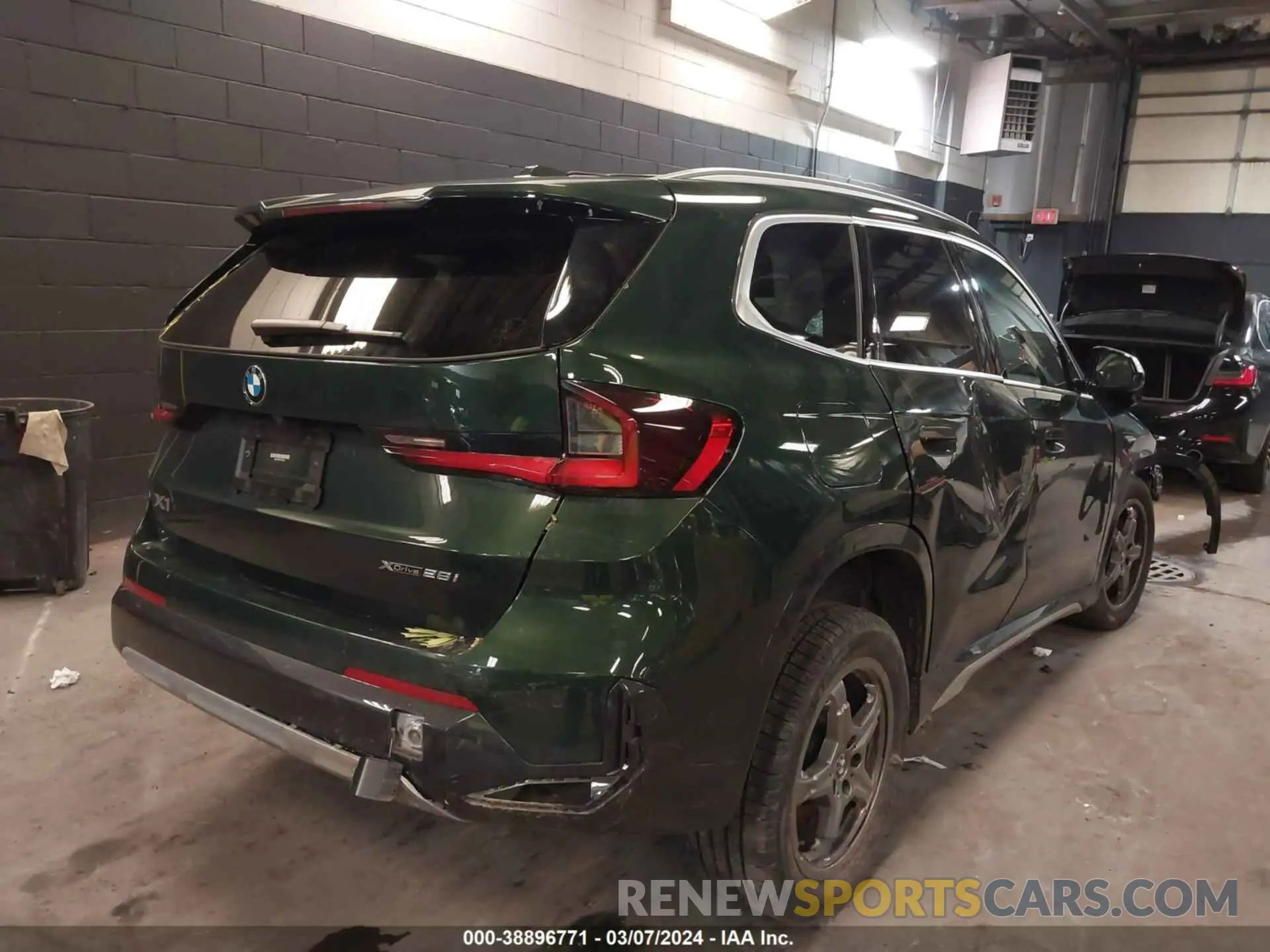 4 fotografías del automóvil dañado WBX73EF07P5V79451 BMW X1 2023