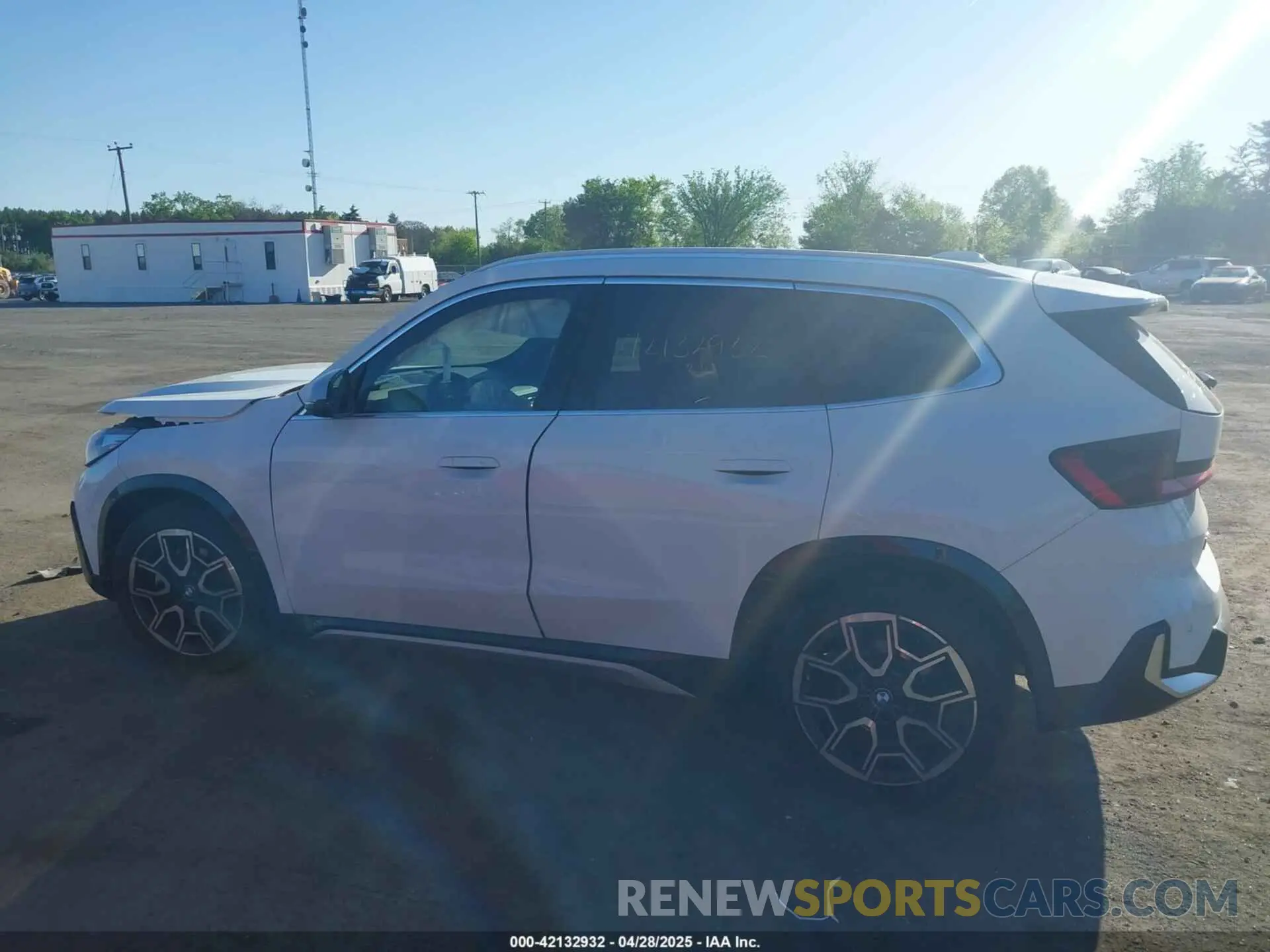 14 fotografías del automóvil dañado WBX73EF07P5X50697 BMW X1 2023