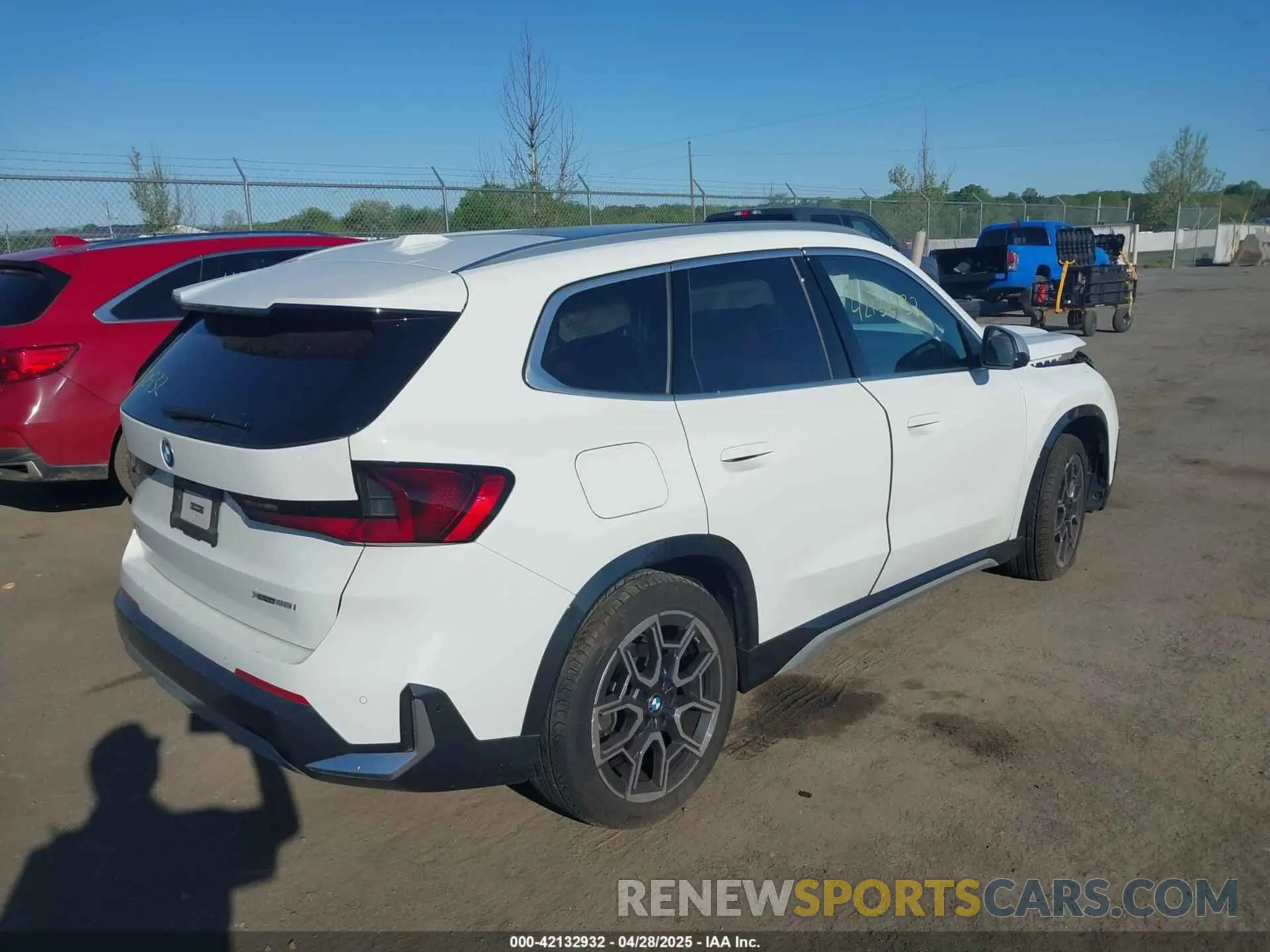 4 fotografías del automóvil dañado WBX73EF07P5X50697 BMW X1 2023
