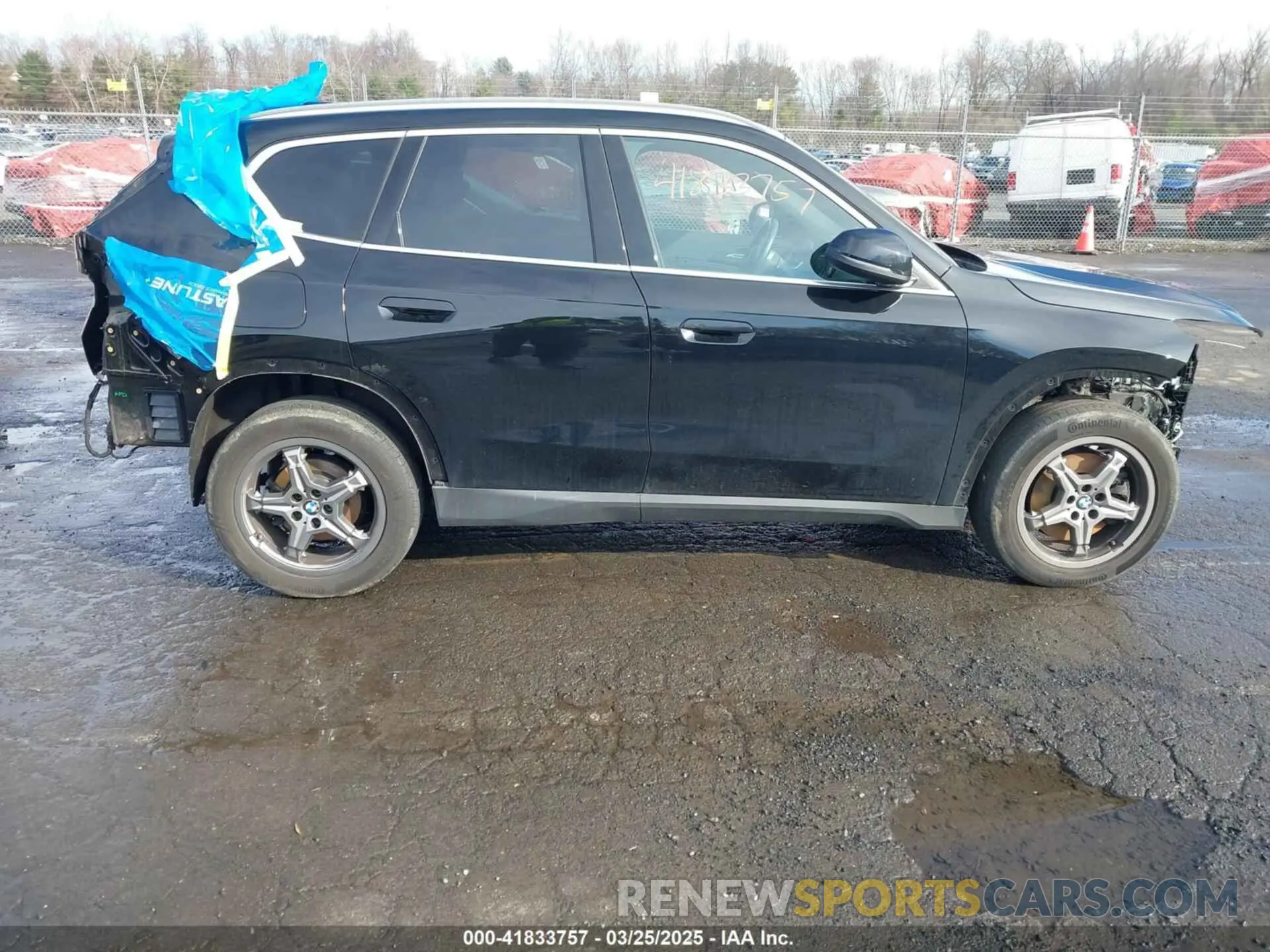 14 fotografías del automóvil dañado WBX73EF08P5W69000 BMW X1 2023