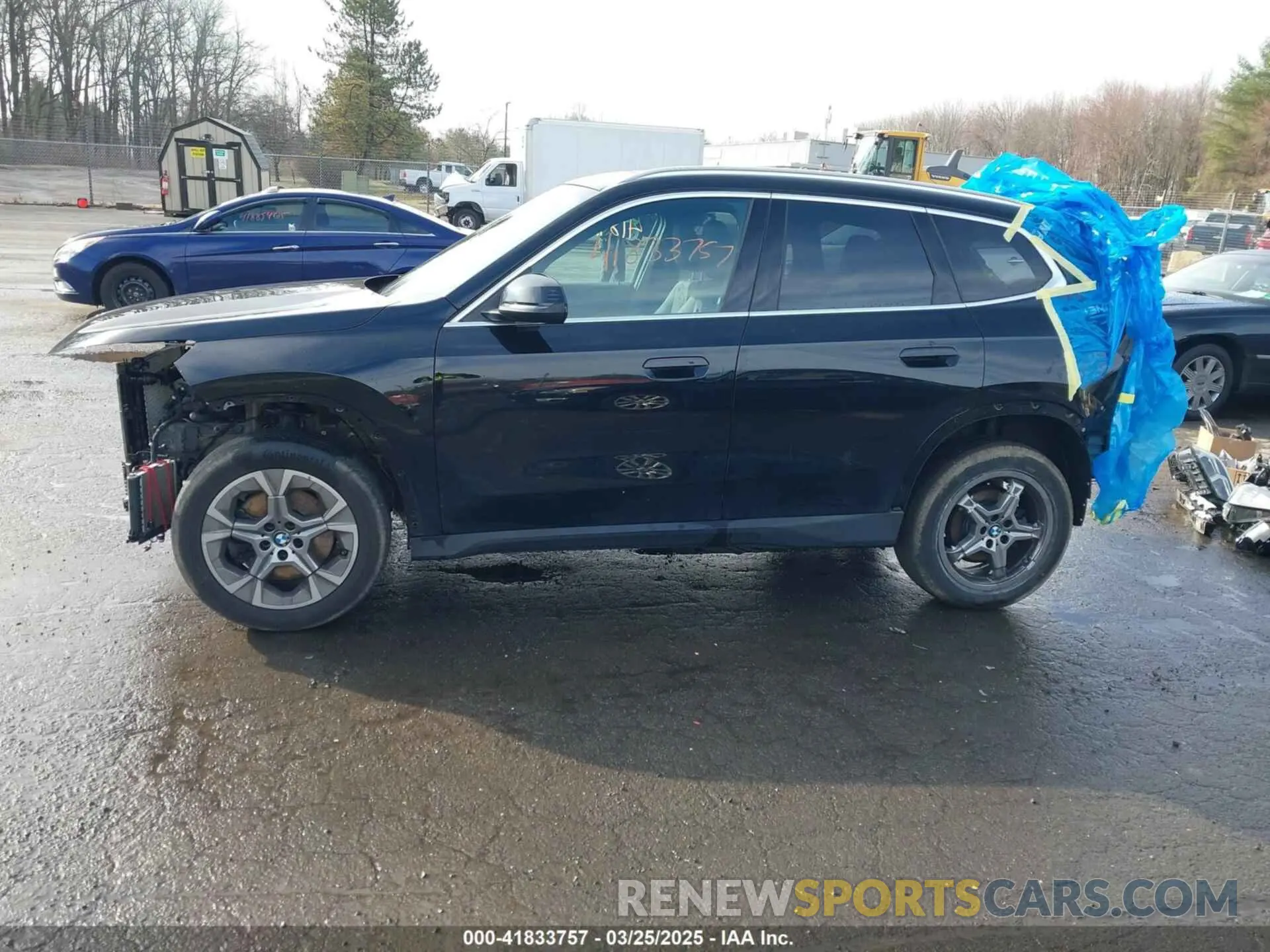 15 fotografías del automóvil dañado WBX73EF08P5W69000 BMW X1 2023