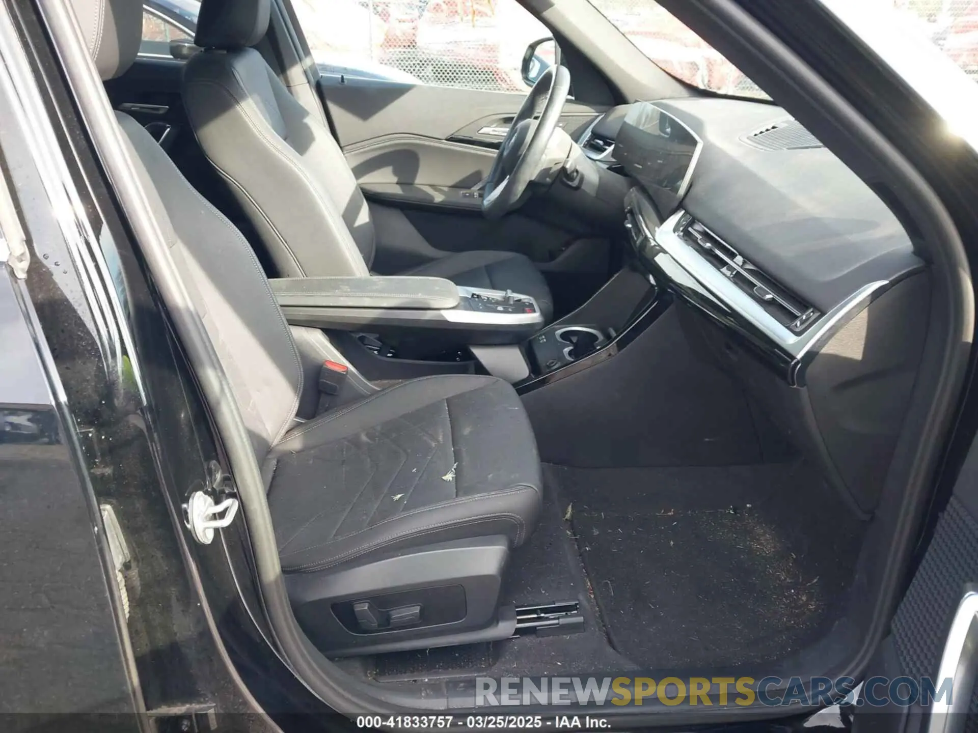 5 fotografías del automóvil dañado WBX73EF08P5W69000 BMW X1 2023