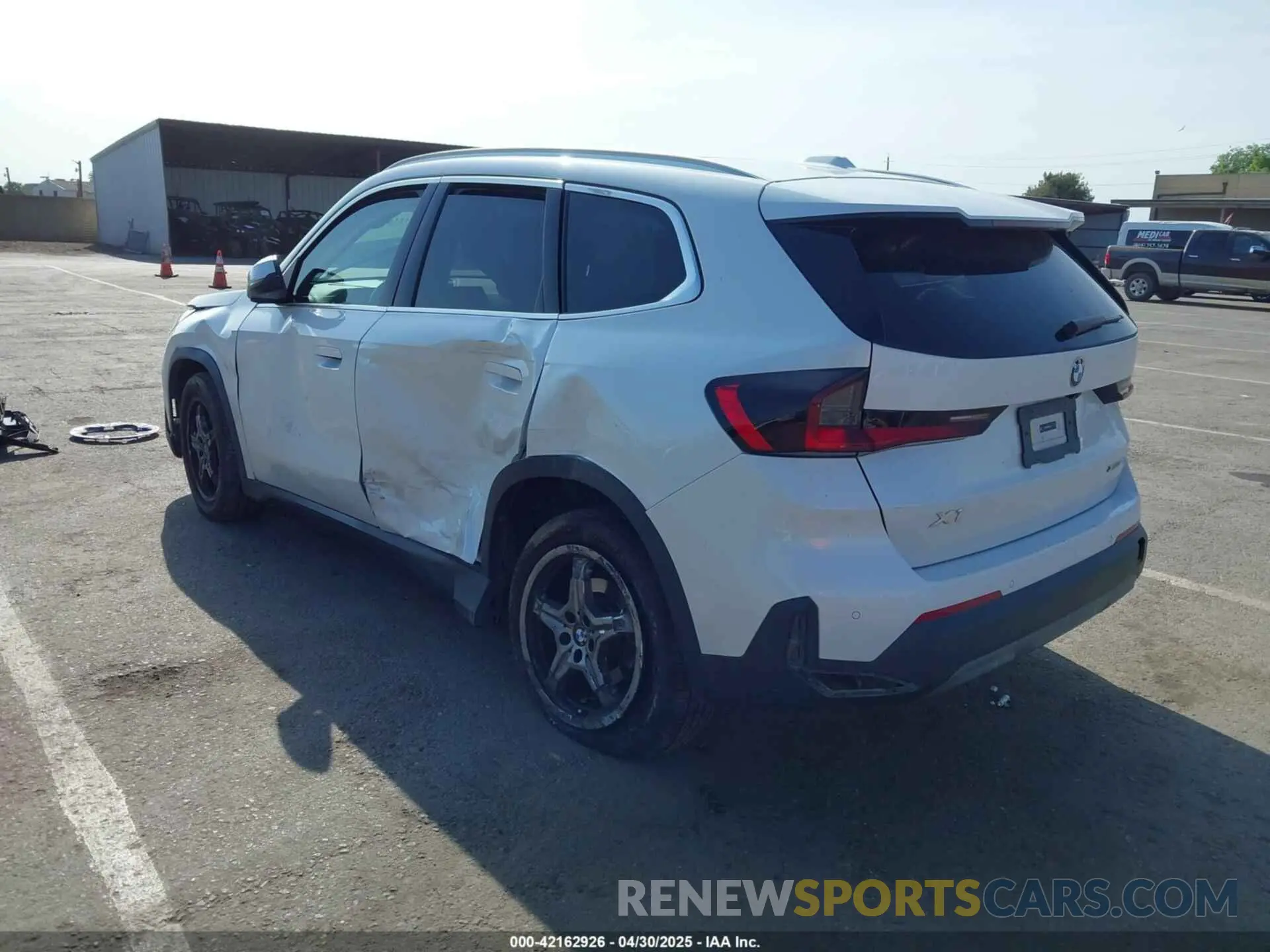 3 fotografías del automóvil dañado WBX73EF08P5X21175 BMW X1 2023