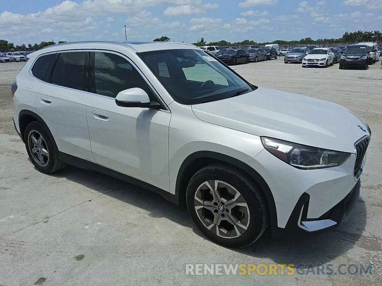 4 fotografías del automóvil dañado WBX73EF09P5X03445 BMW X1 2023