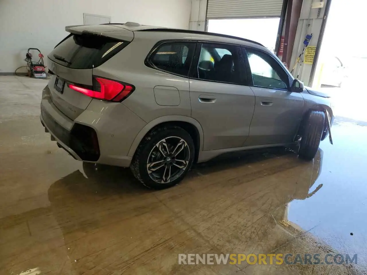 3 fotografías del automóvil dañado WBX73EF02S5229024 BMW X1 2025