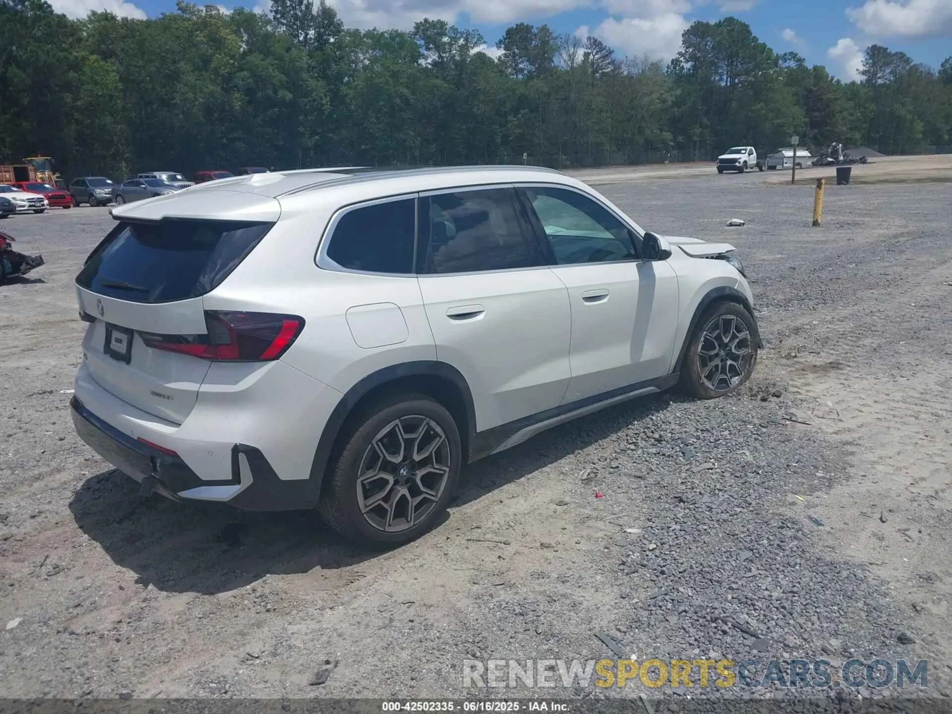4 fotografías del automóvil dañado WBX73EF08S5141448 BMW X1 2025
