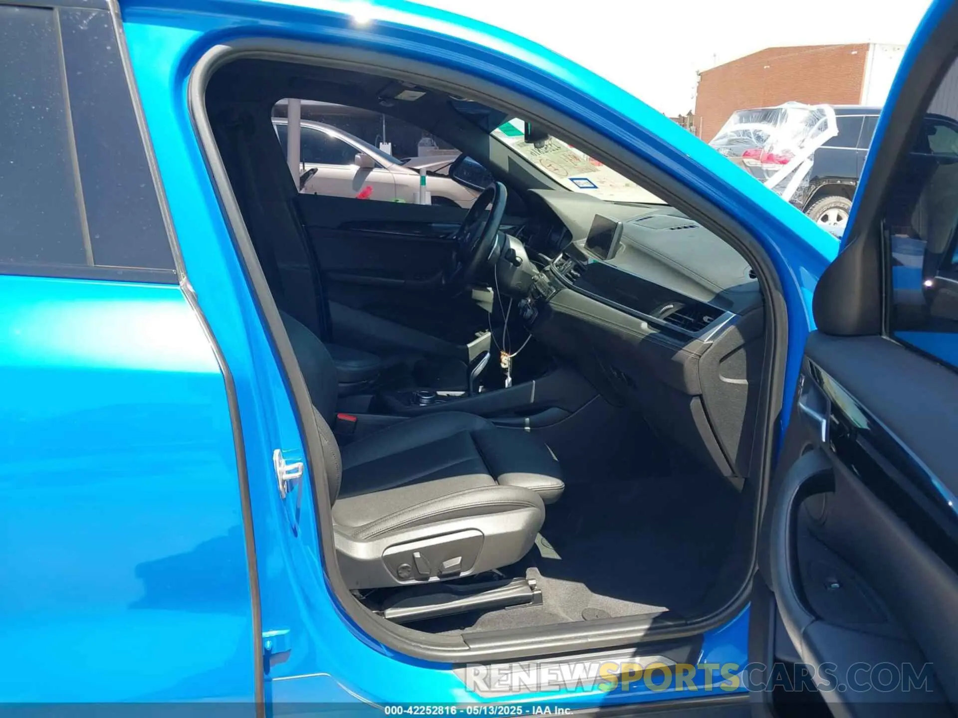 5 fotografías del automóvil dañado WBXYH9C02L5P23435 BMW X2 2020
