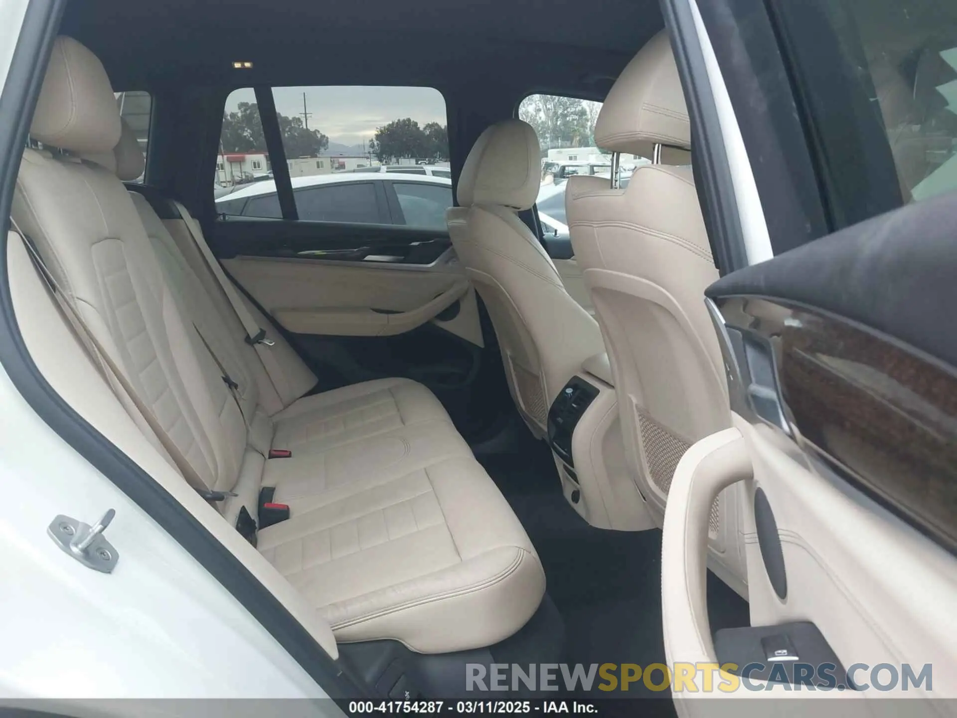 8 fotografías del automóvil dañado 5UXTR7C50KLE97511 BMW X3 2019