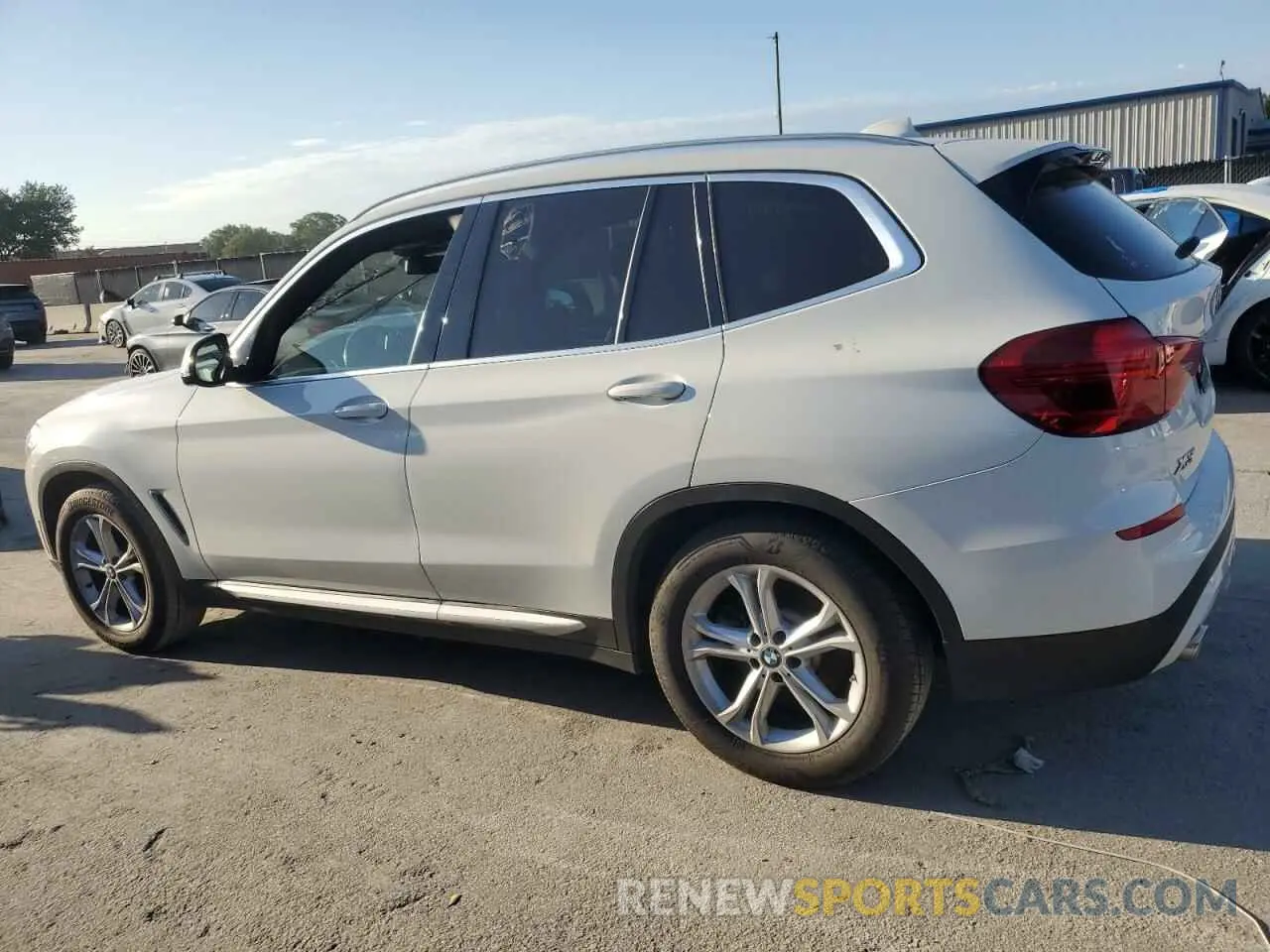 2 fotografías del automóvil dañado 5UXTR7C51KLF36493 BMW X3 2019