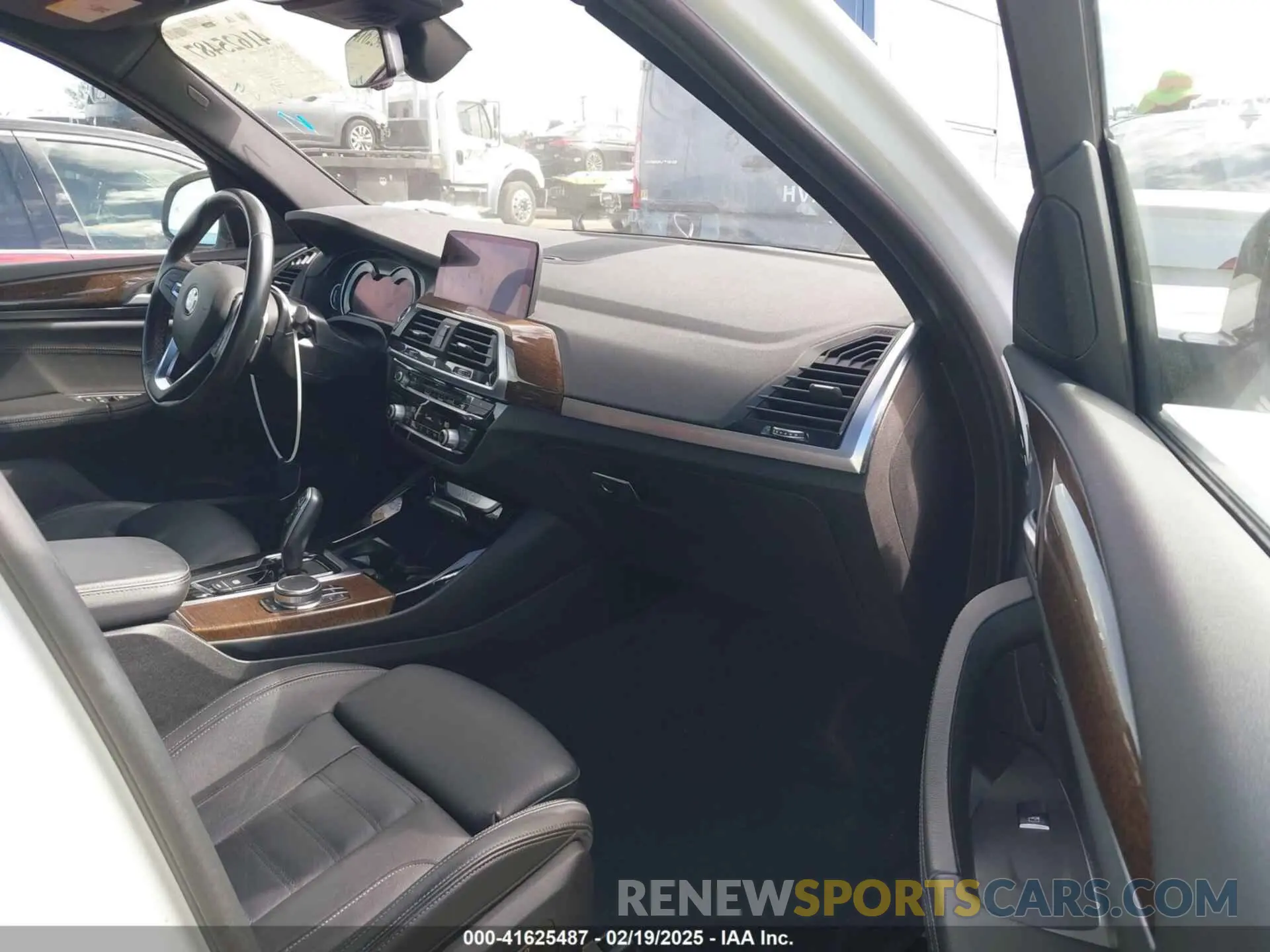 5 fotografías del automóvil dañado 5UXTR7C56KLR51192 BMW X3 2019