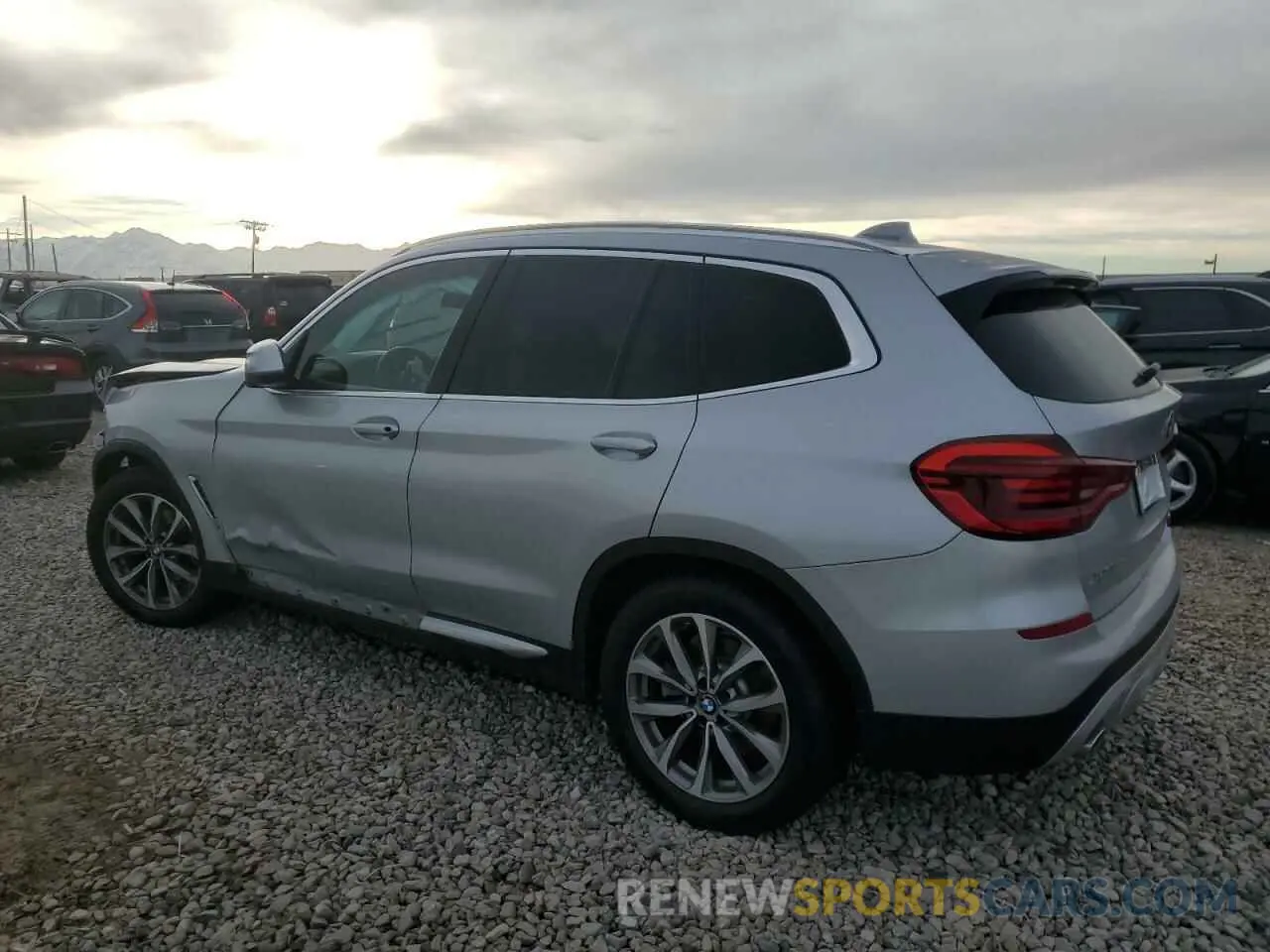 2 fotografías del automóvil dañado 5UXTR9C50KLP92097 BMW X3 2019