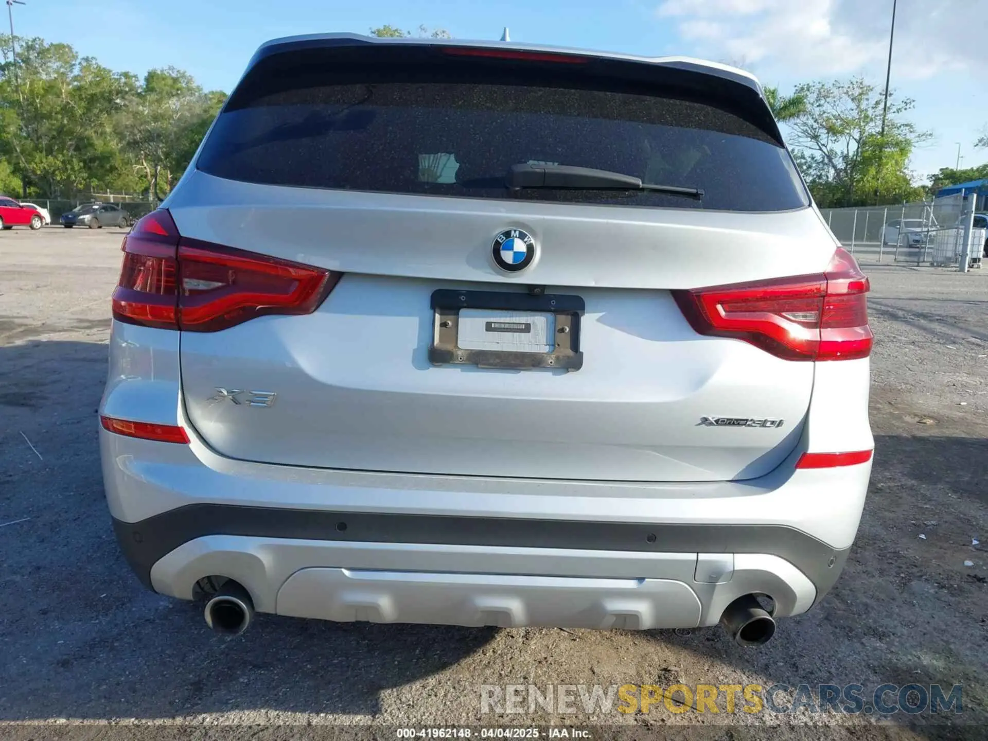 17 fotografías del automóvil dañado 5UXTR9C52KLD92349 BMW X3 2019