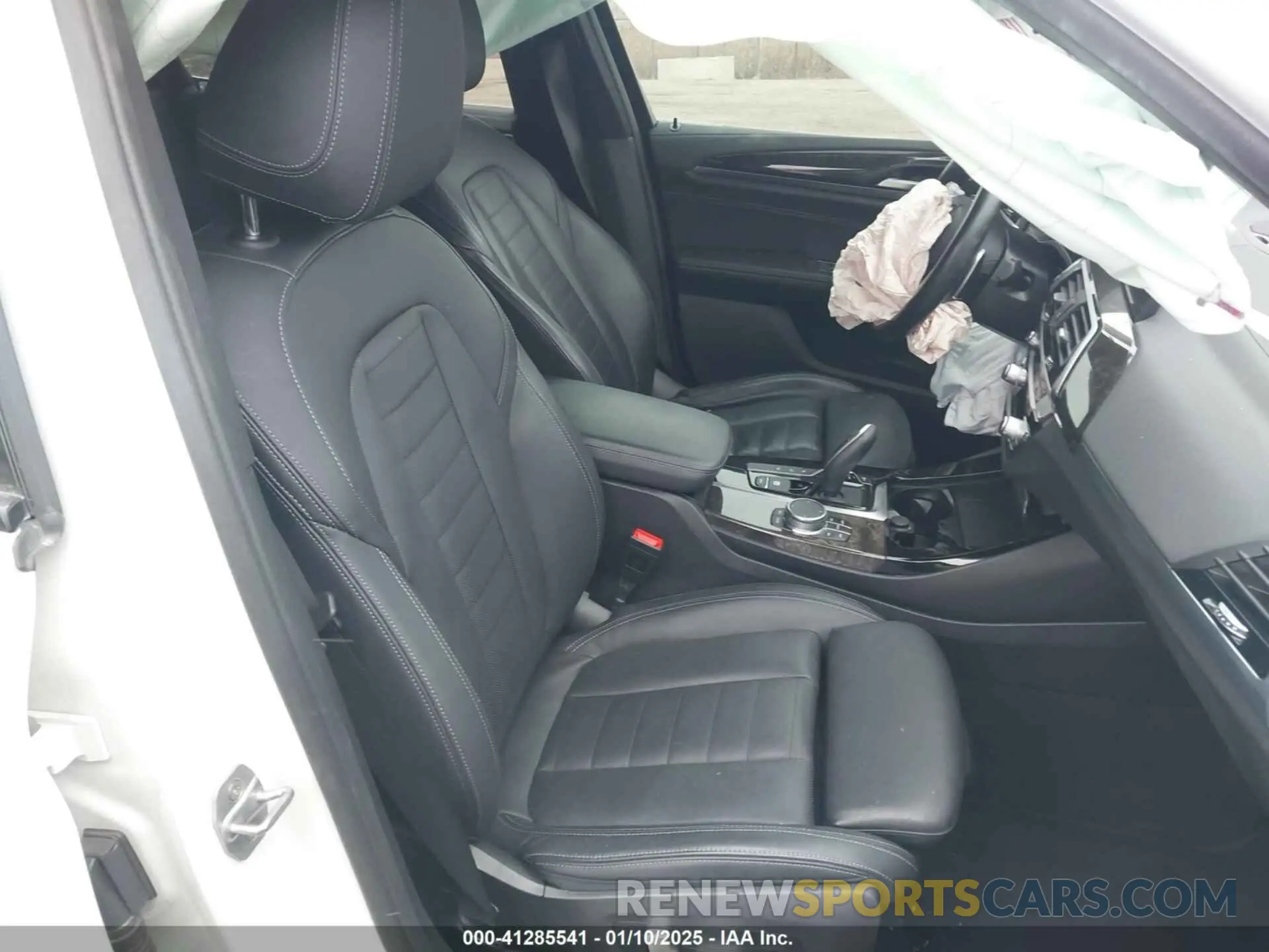 5 fotografías del automóvil dañado 5UXTY9C02L9C16309 BMW X3 2020