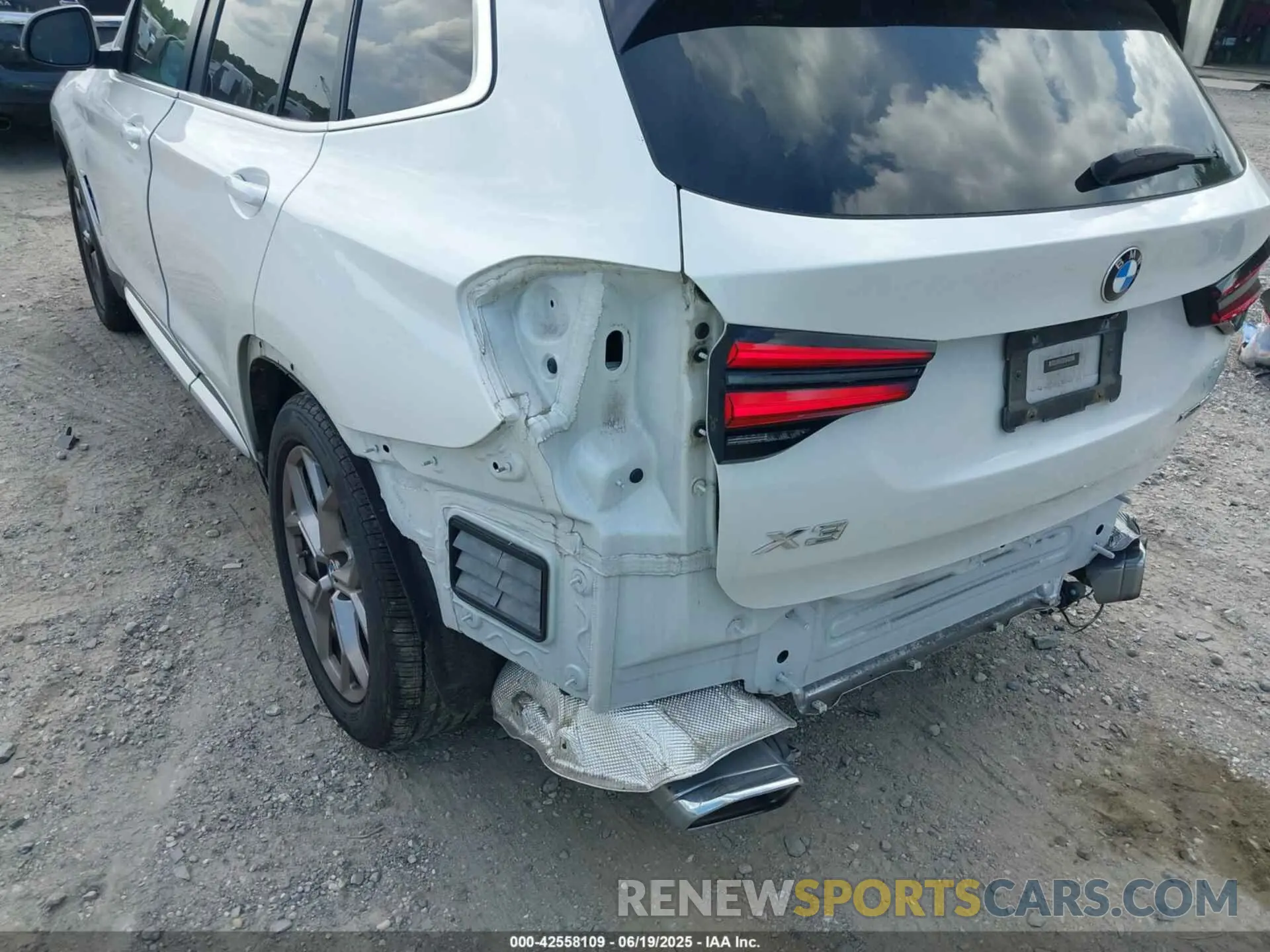 17 fotografías del automóvil dañado 5UX53DP09N9H43593 BMW X3 2022