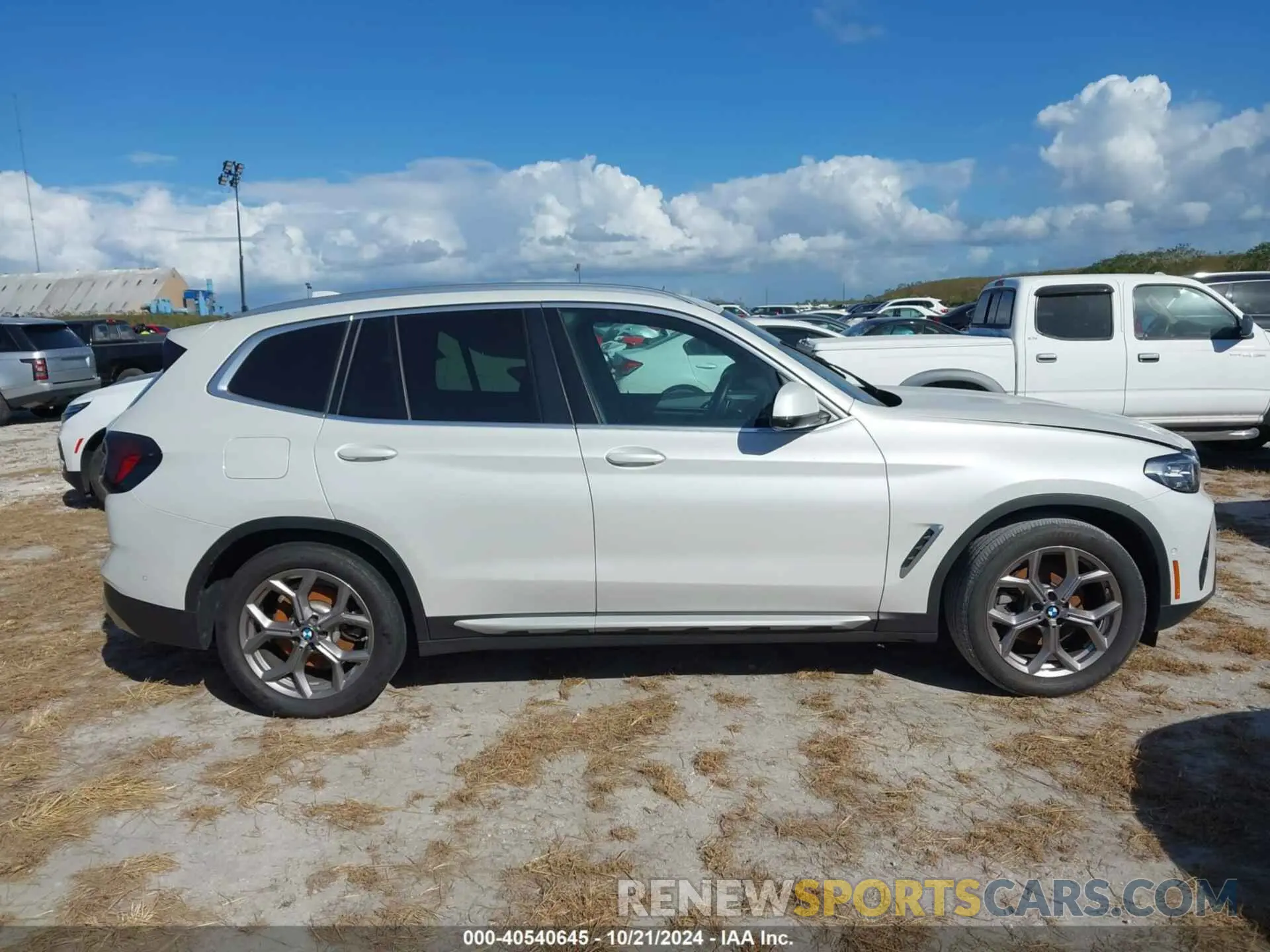 12 fotografías del automóvil dañado 5UX43DP04P9S19358 BMW X3 2023