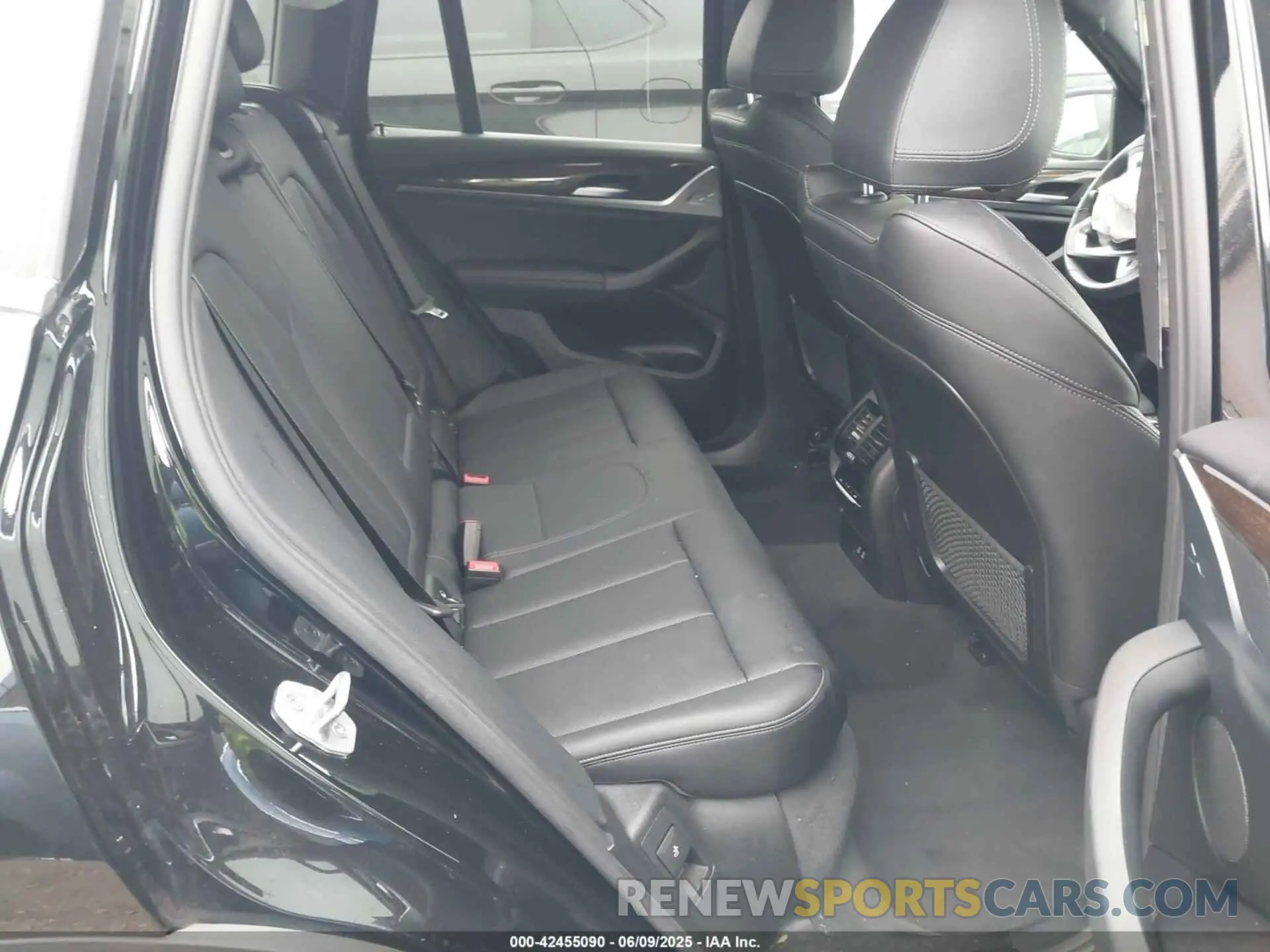 8 fotografías del automóvil dañado 5UX43DP03R9T57010 BMW X3 2024