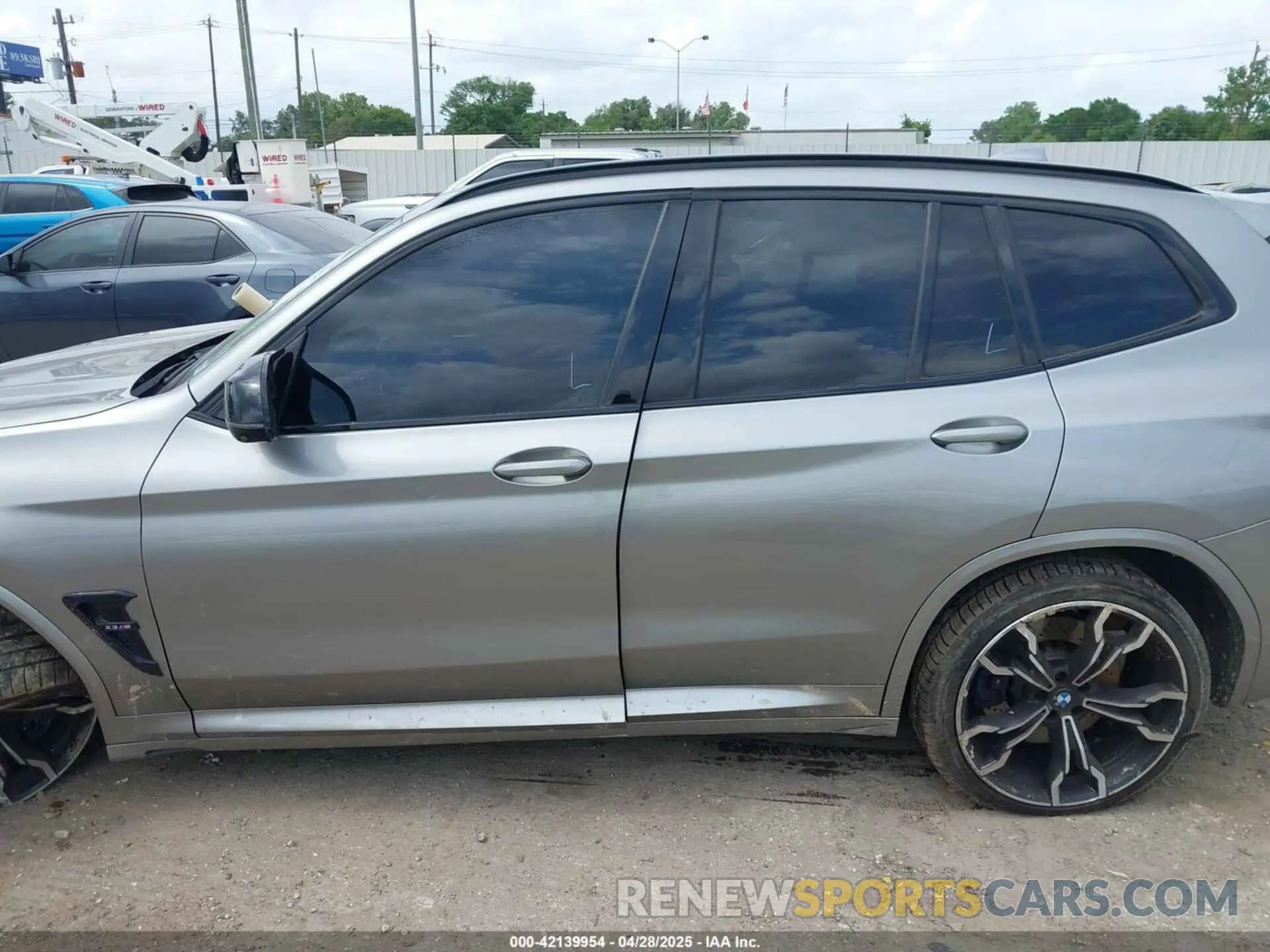 13 fotografías del automóvil dañado 5YMTS0C08L9B36986 BMW X3 M 2020
