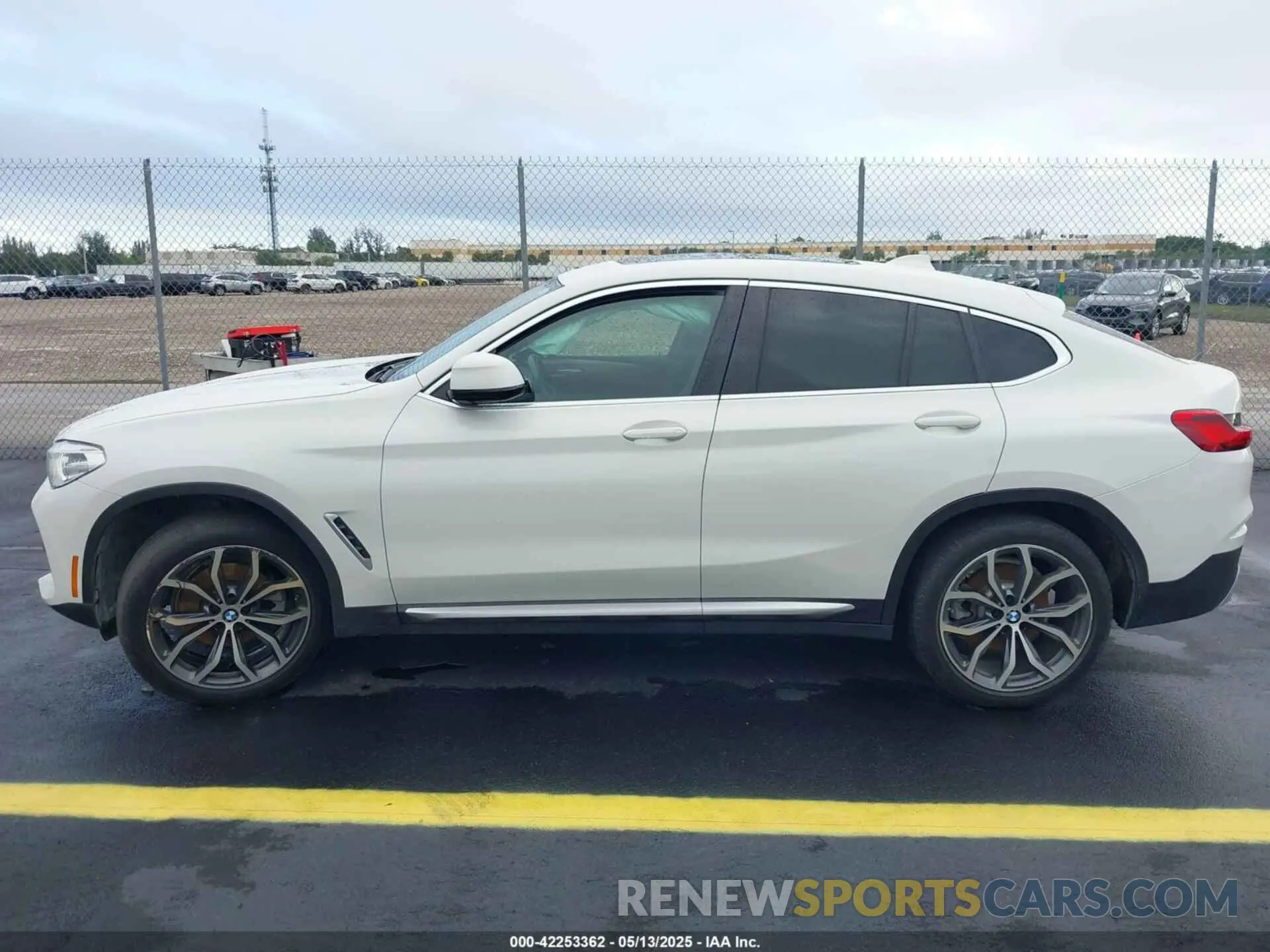 14 fotografías del automóvil dañado 5UX2V1C02LLE68148 BMW X4 2020