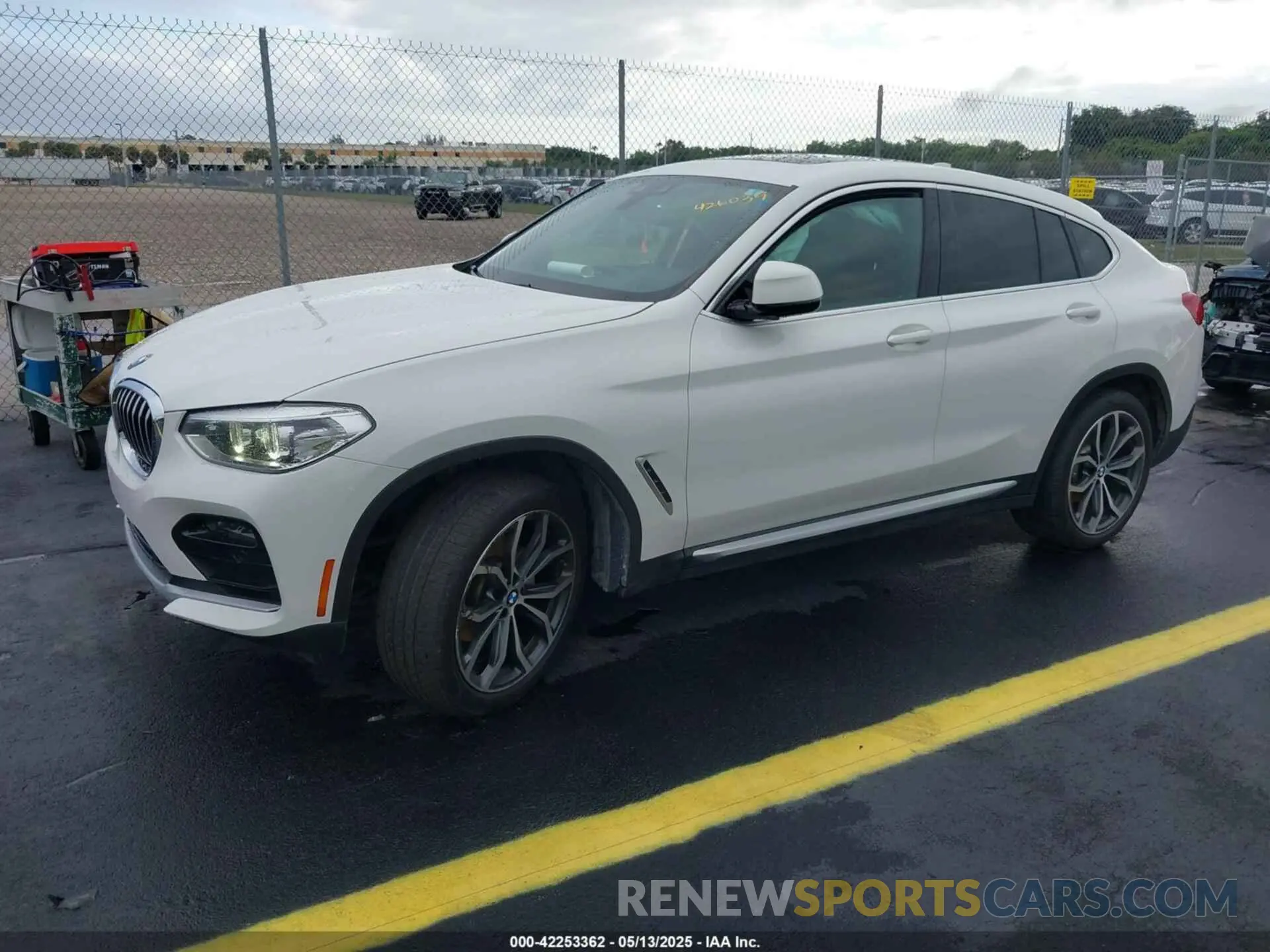 2 fotografías del automóvil dañado 5UX2V1C02LLE68148 BMW X4 2020