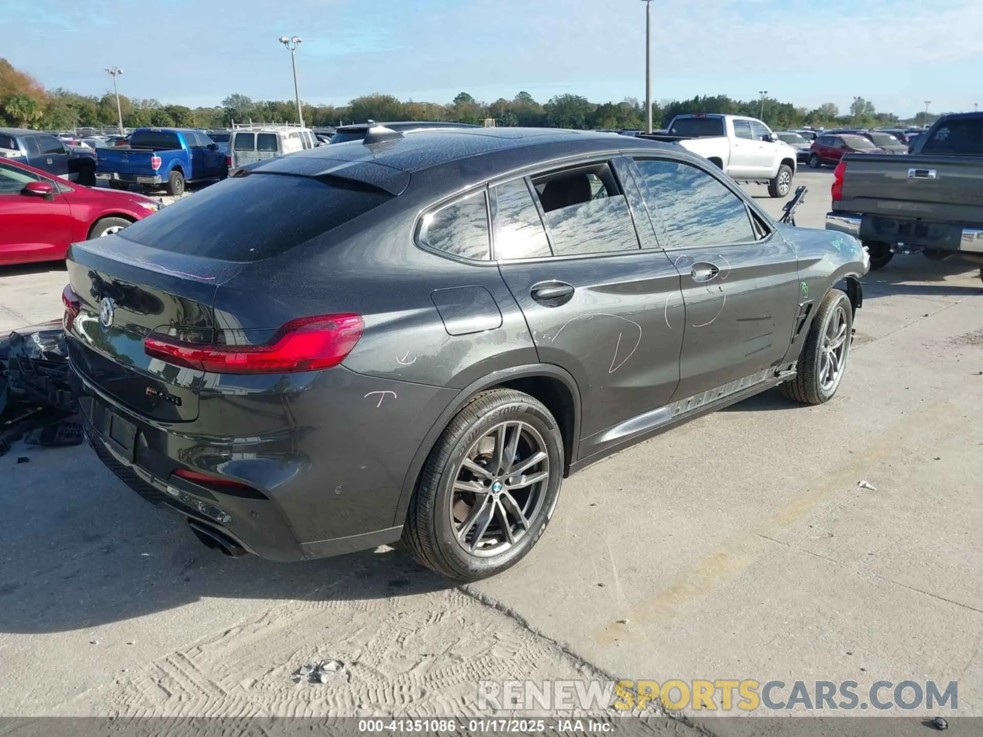 4 fotografías del automóvil dañado 5UX2V5C01L9C60394 BMW X4 2020