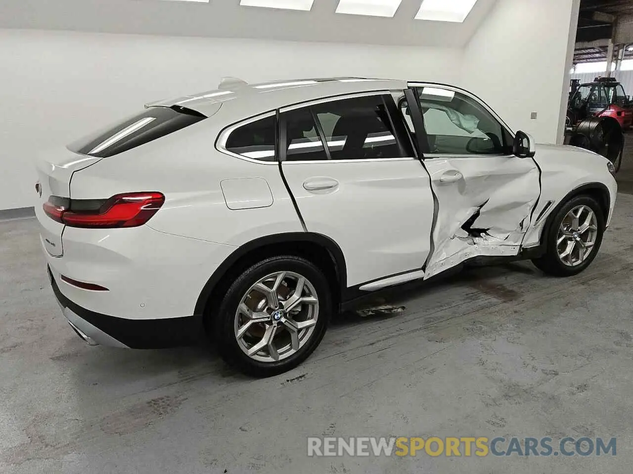 3 fotografías del automóvil dañado 5UX33DT04R9W67443 BMW X4 2024