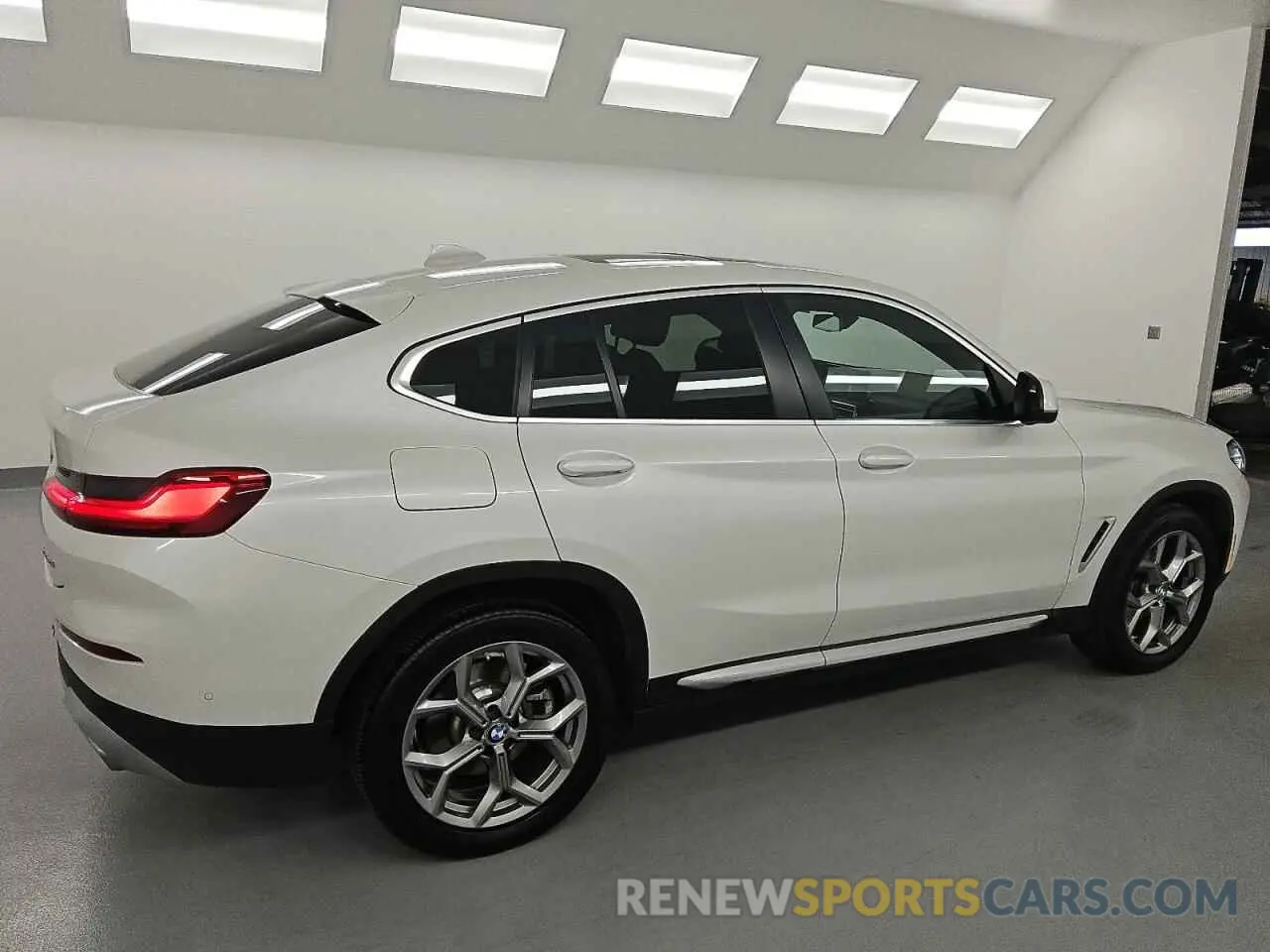 3 fotografías del automóvil dañado 5UX33DT07R9W64617 BMW X4 2024