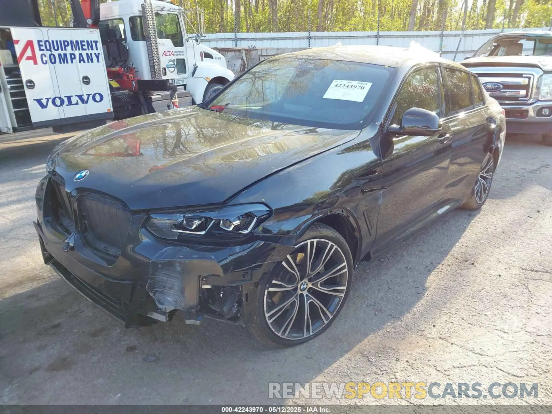 2 fotografías del automóvil dañado 5UX33DT06S9Y68475 BMW X4 2025