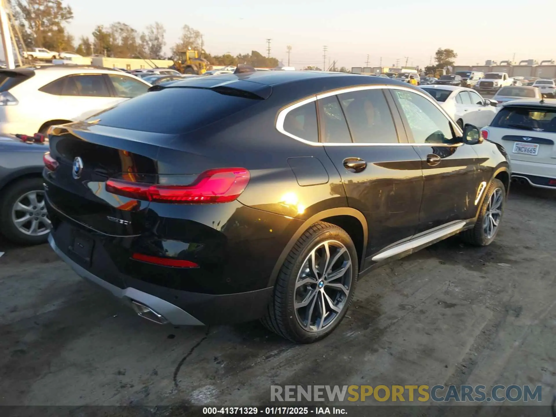 4 fotografías del automóvil dañado 5UX33DT07S9Y65925 BMW X4 2025