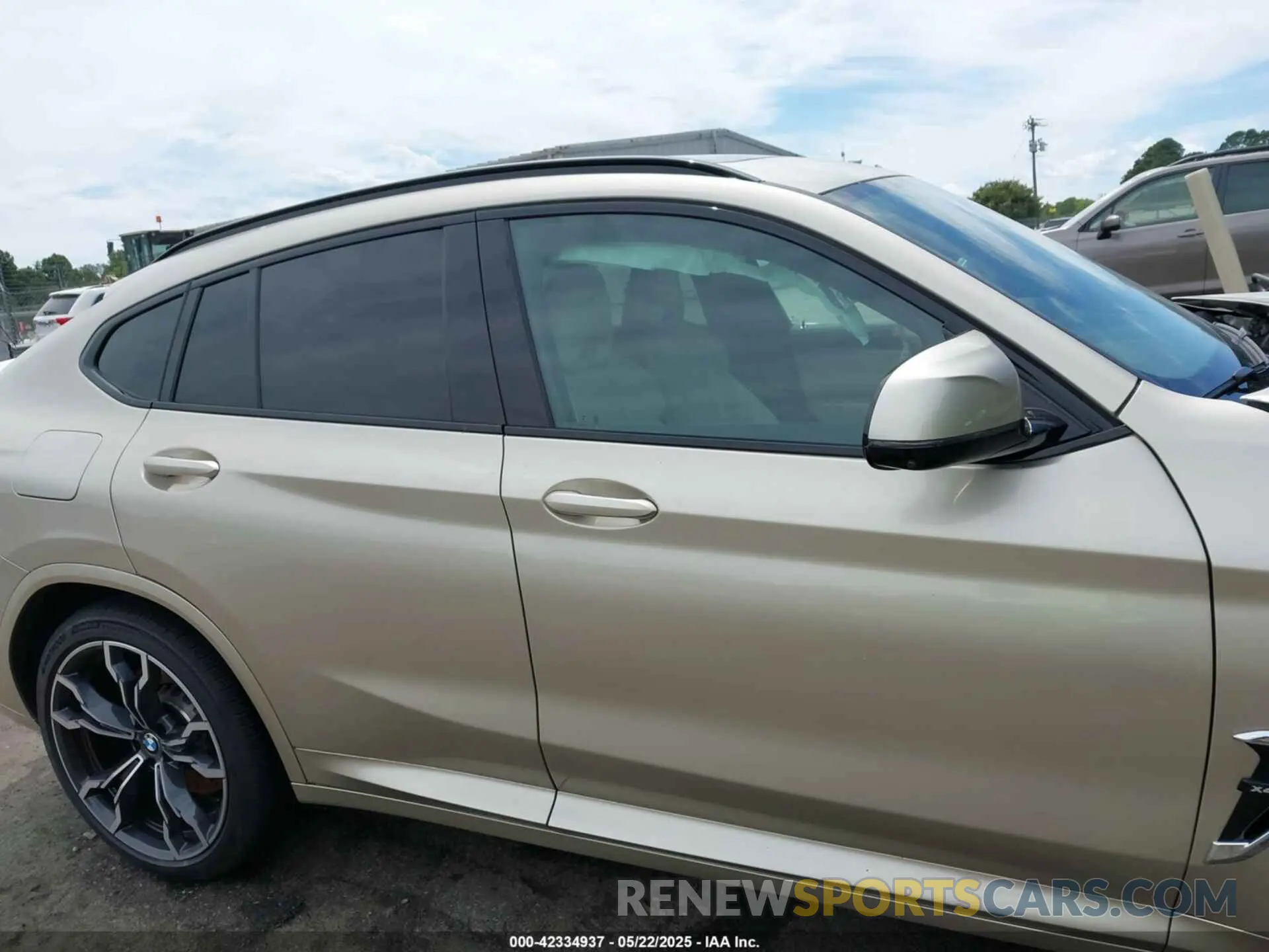 13 fotografías del automóvil dañado 5YMUJ0C07LLA99844 BMW X4 M 2020