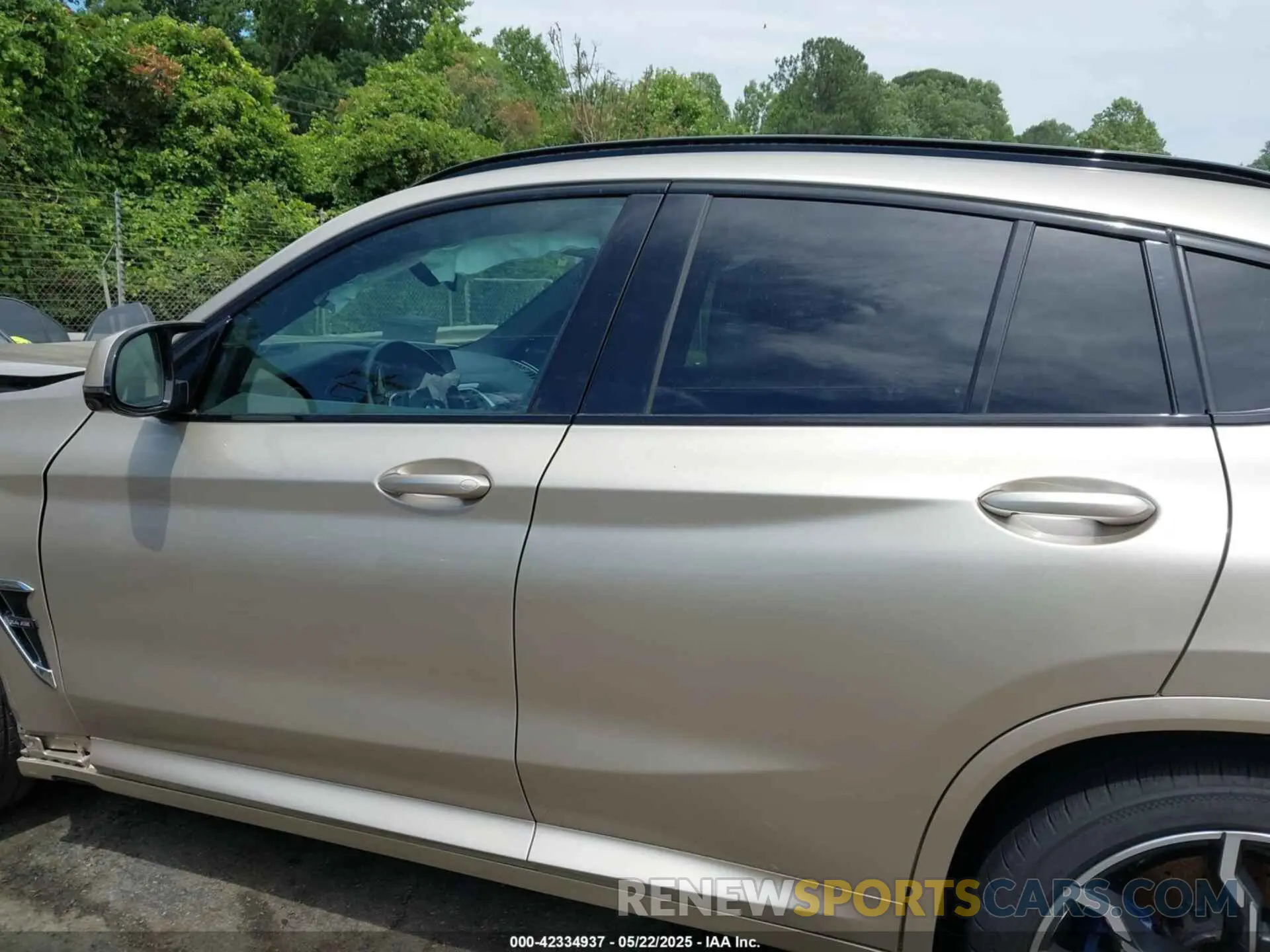 14 fotografías del automóvil dañado 5YMUJ0C07LLA99844 BMW X4 M 2020