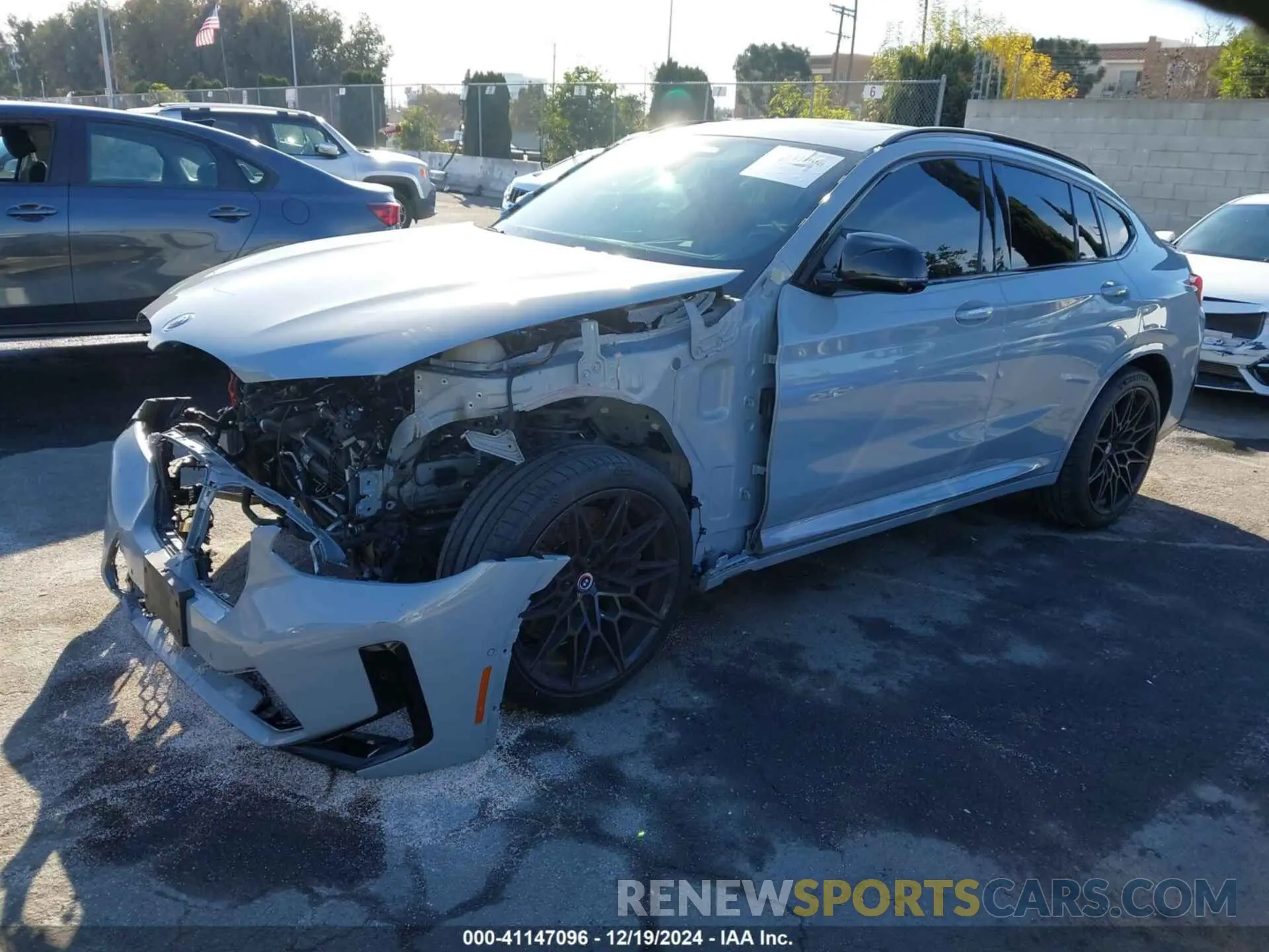 2 fotografías del automóvil dañado 5YM23EC0XP9P23425 BMW X4 M 2023